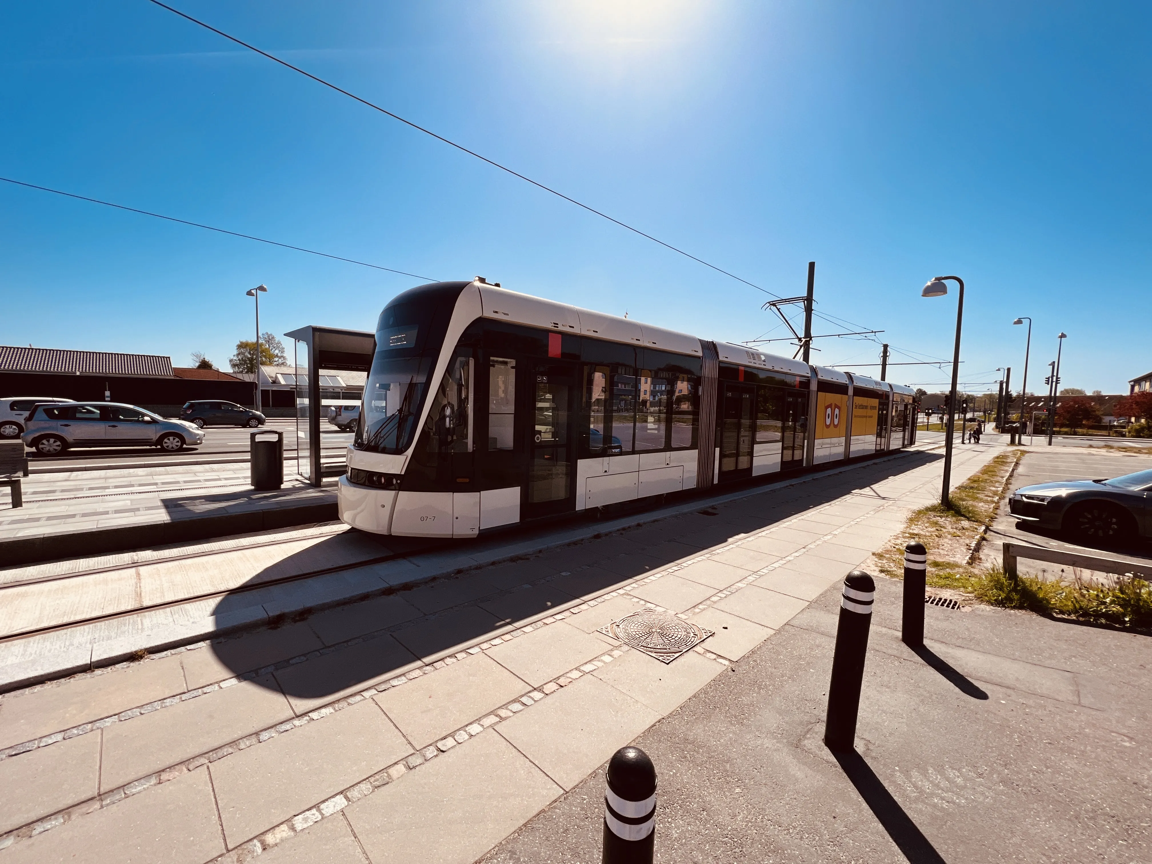 Billede af Odense Letbane togsæt 07 fotograferet ud for Tarup Center Letbanestation.