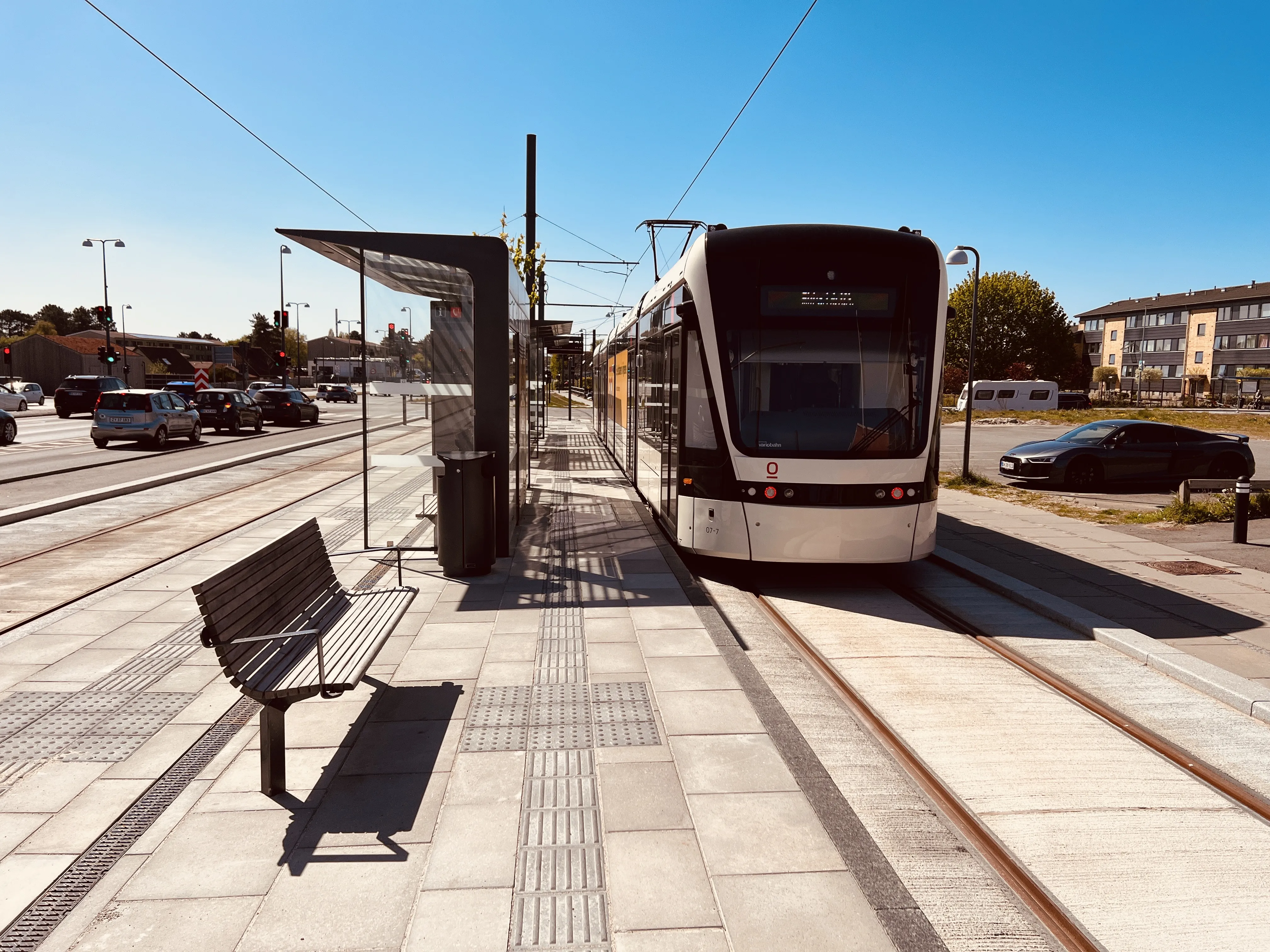 Billede af Odense Letbane togsæt 07 fotograferet ud for Tarup Center Letbanestation.