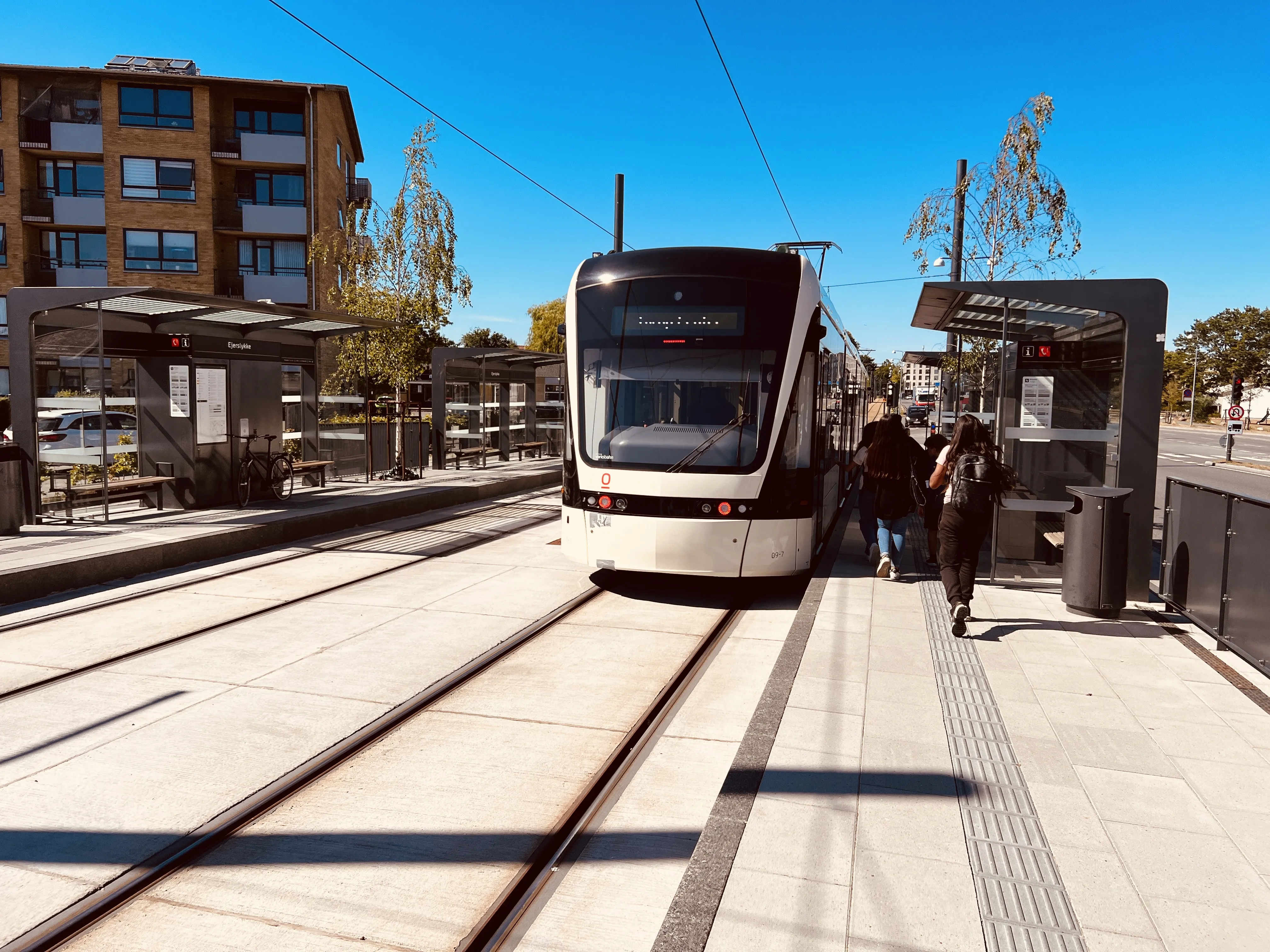 Billede af Odense Letbane togsæt 09 fotograferet ud for Ejerslykke Letbanestation.