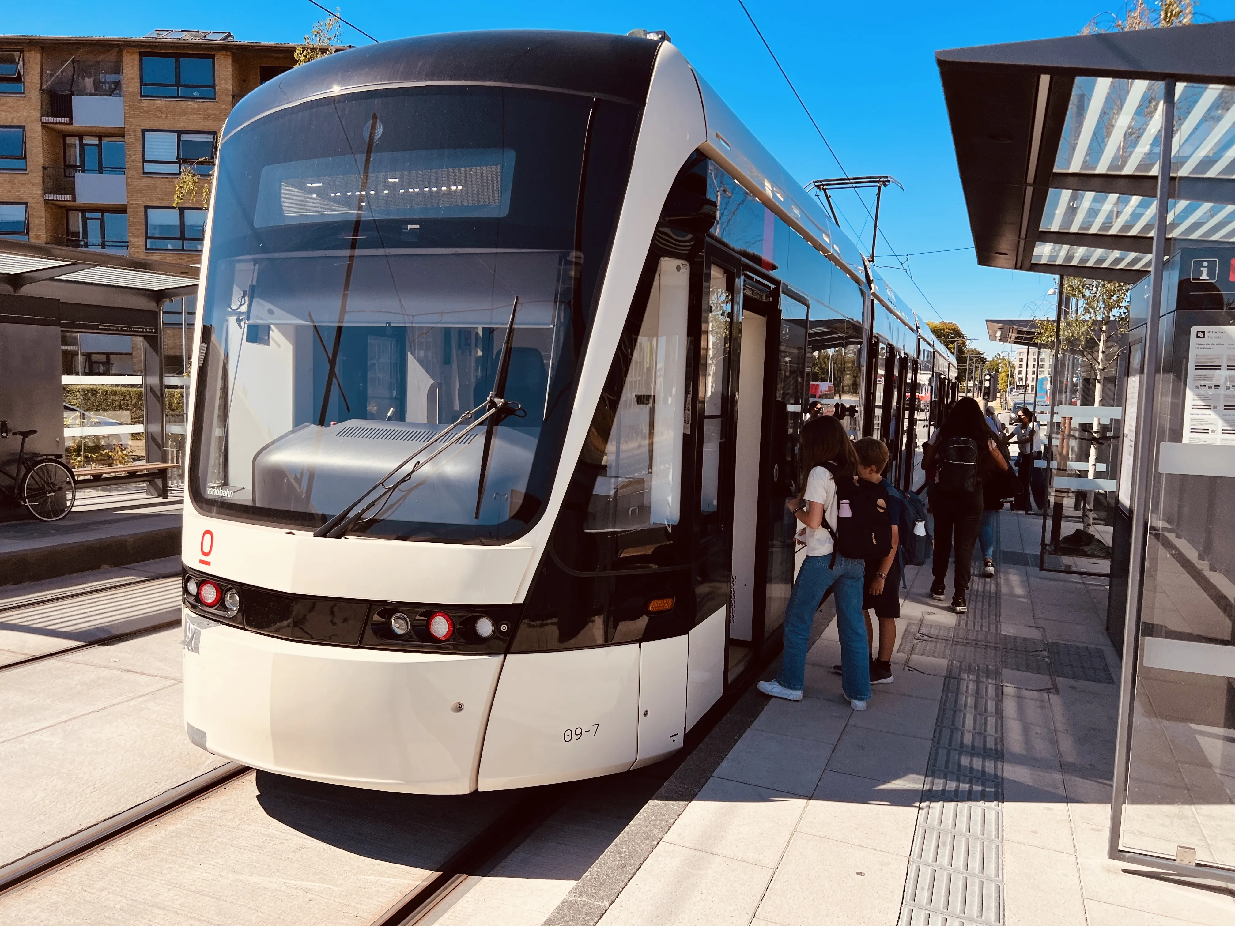 Billede af Odense Letbane togsæt 09 fotograferet ud for Ejerslykke Letbanestation.