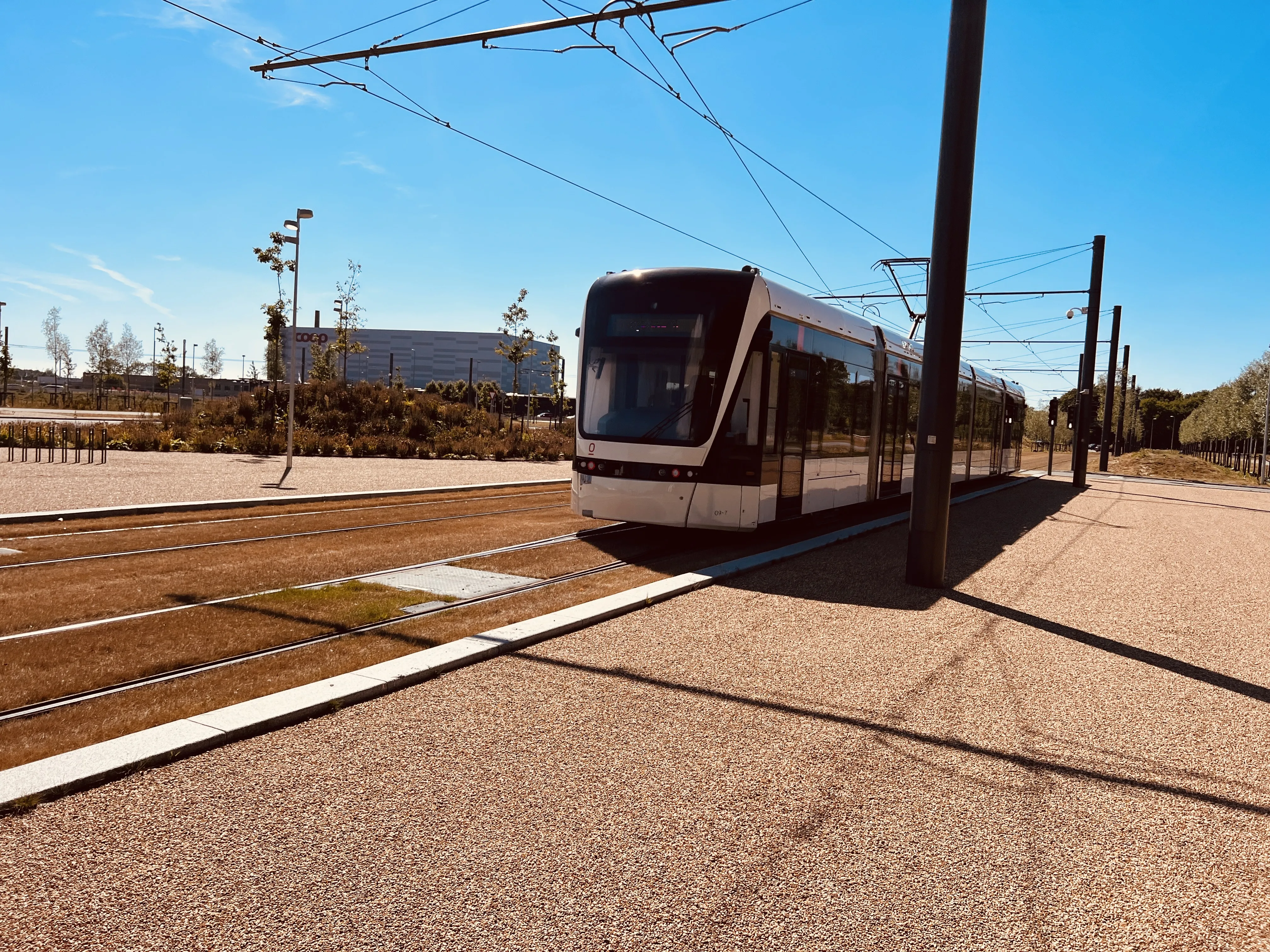 Billede af Odense Letbane togsæt 09 fotograferet ud for Parkering Odense Syd Letbanestation.