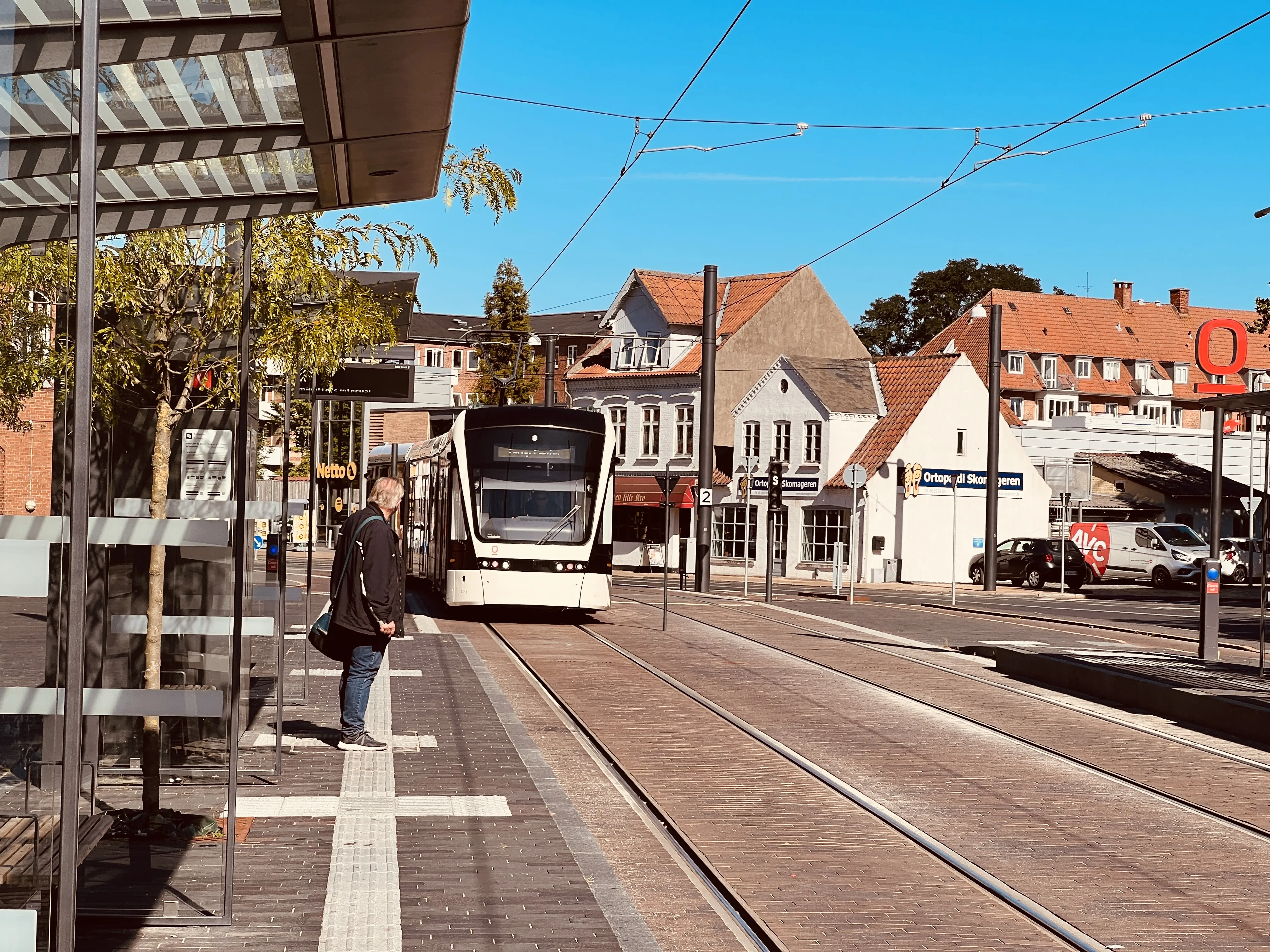 Billede af Odense Letbane togsæt 11 fotograferet ud for Benedikts Plads Letbanestation.