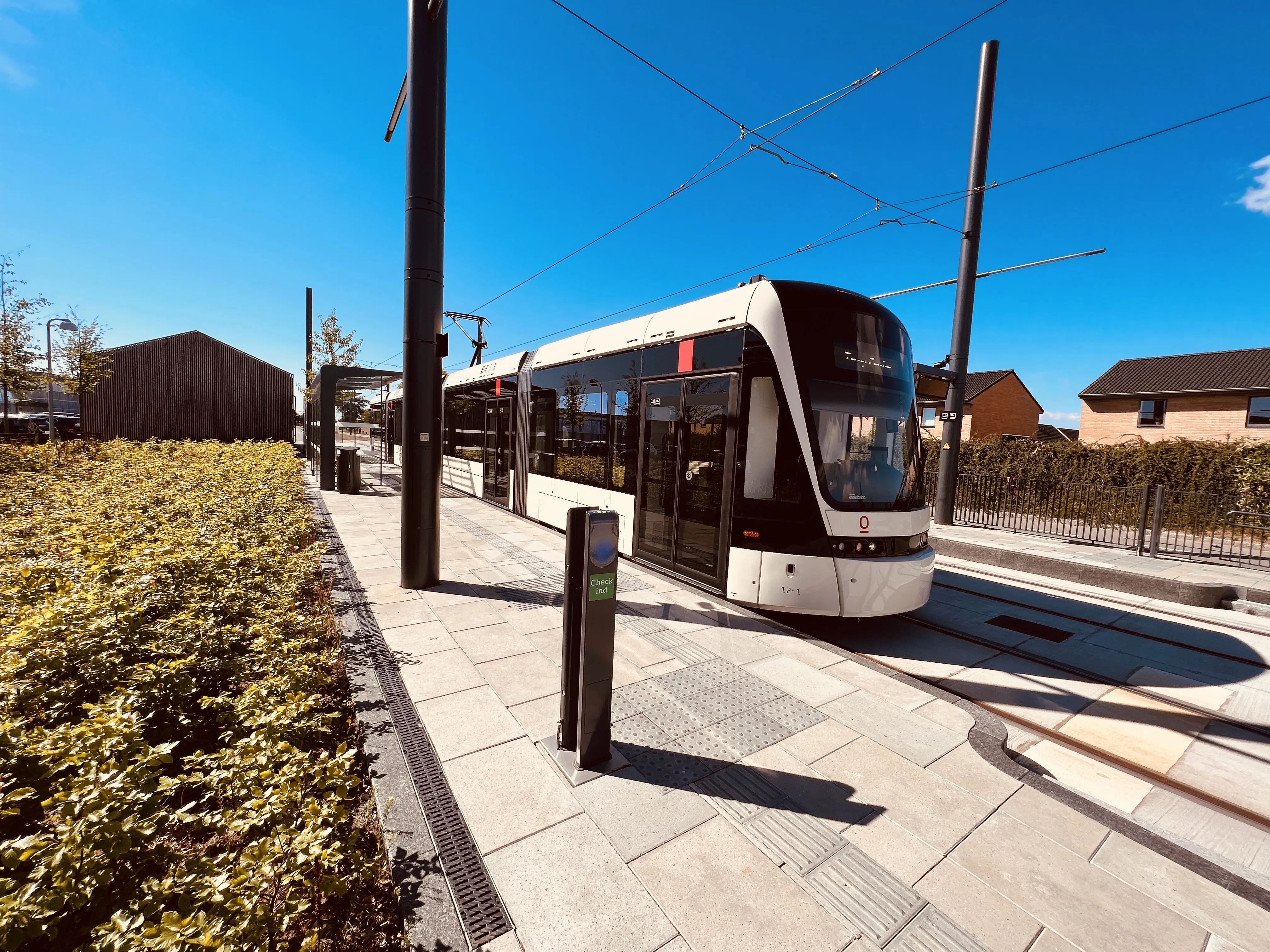 Billede af Odense Letbane togsæt 12 fotograferet ud for Hestehaven Trinbræt.