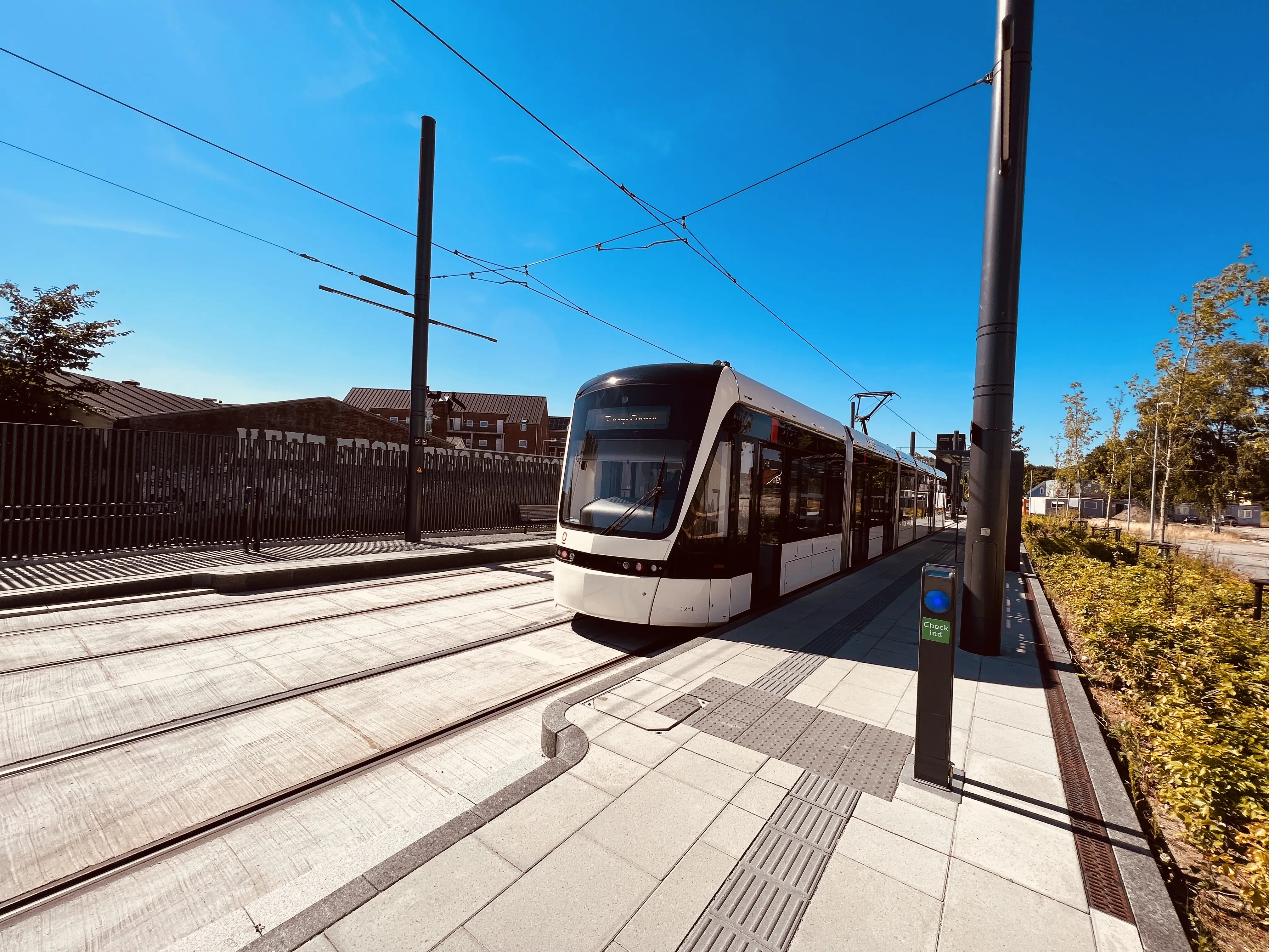 Billede af Odense Letbane togsæt 12 fotograferet ud for Hjallese Letbanestation.