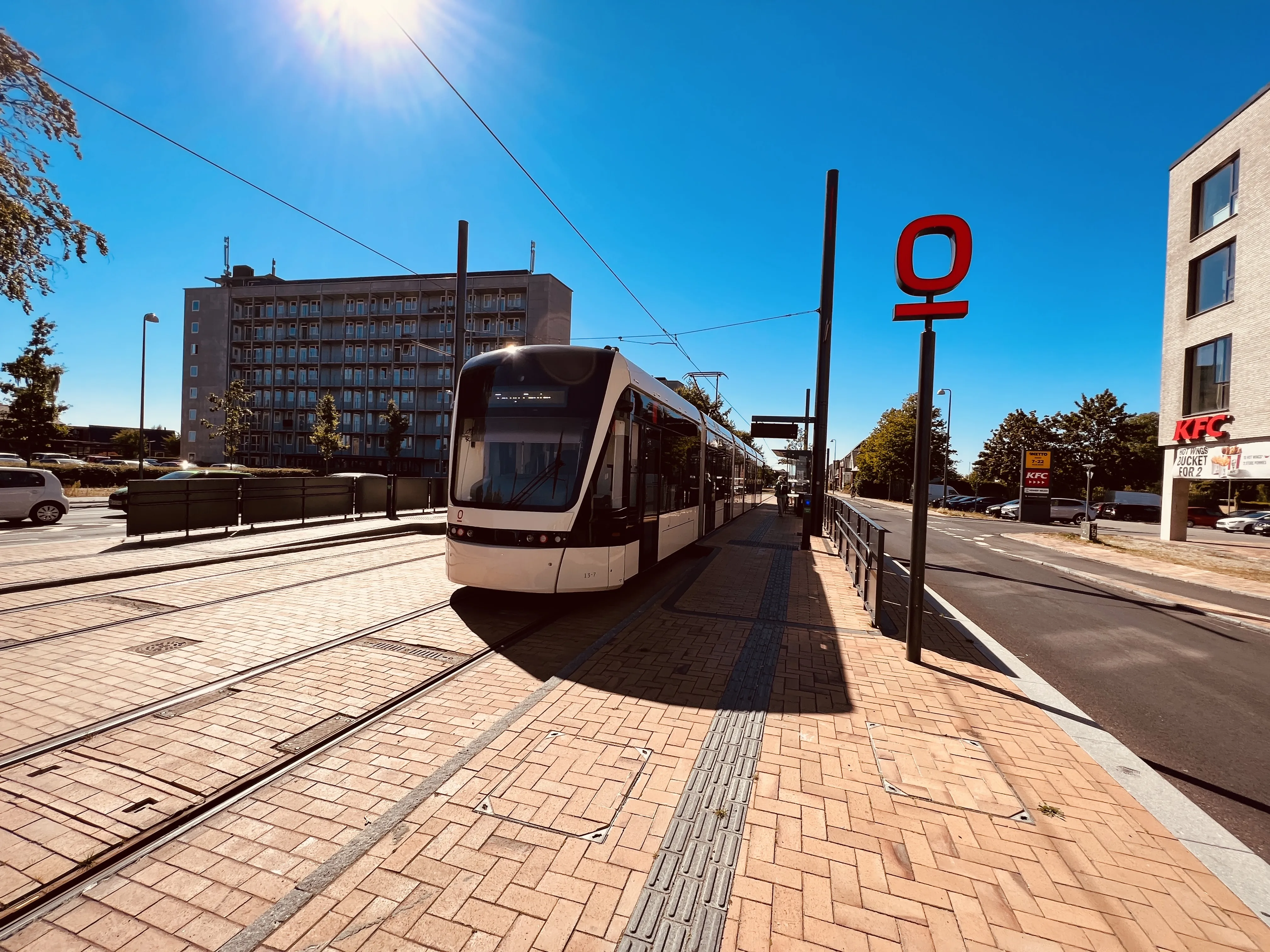 Billede af Odense Letbane togsæt 13 fotograferet ud for Korsløkke Letbanestation.