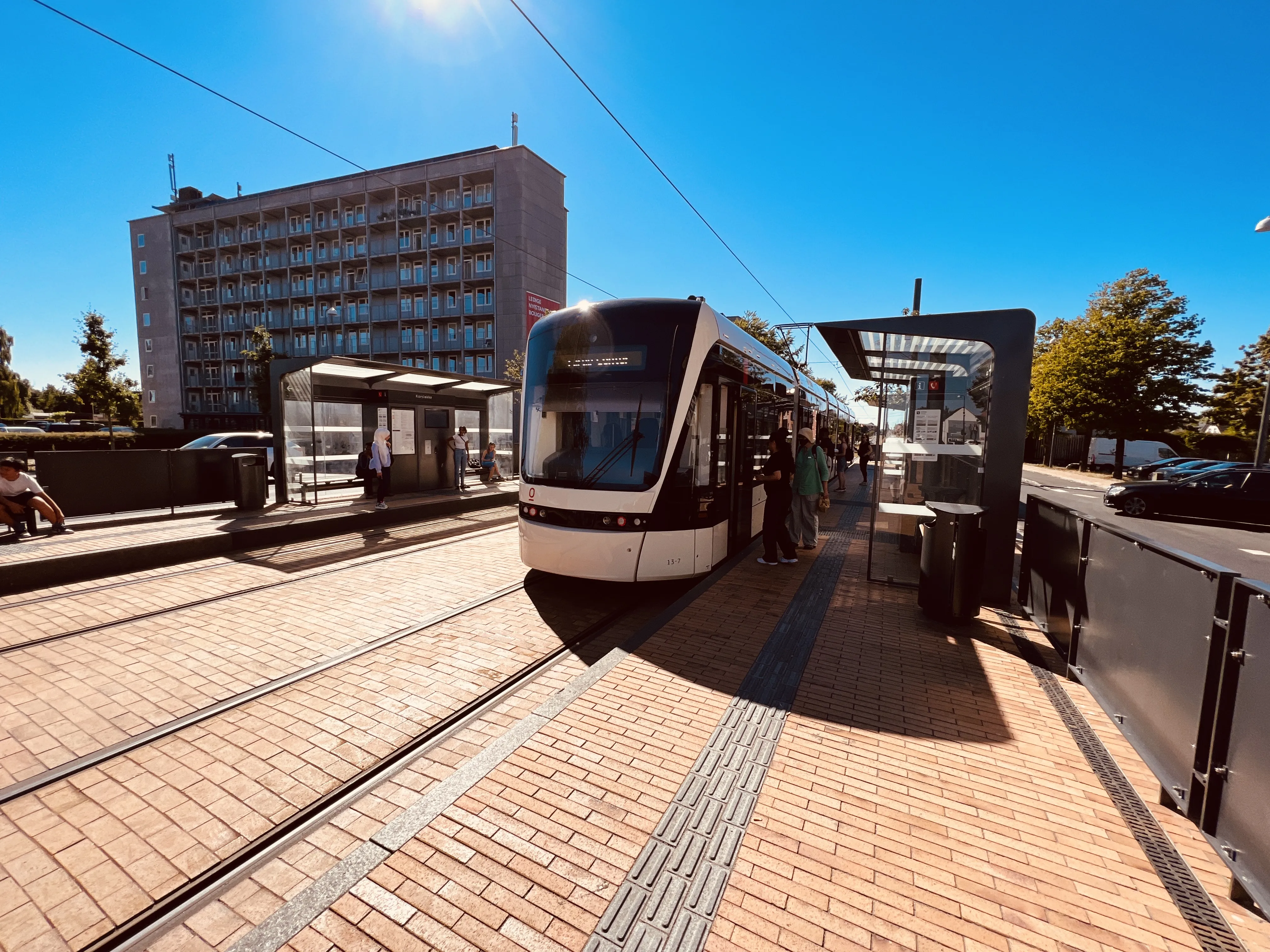 Billede af Odense Letbane togsæt 13 fotograferet ud for Korsløkke Letbanestation.