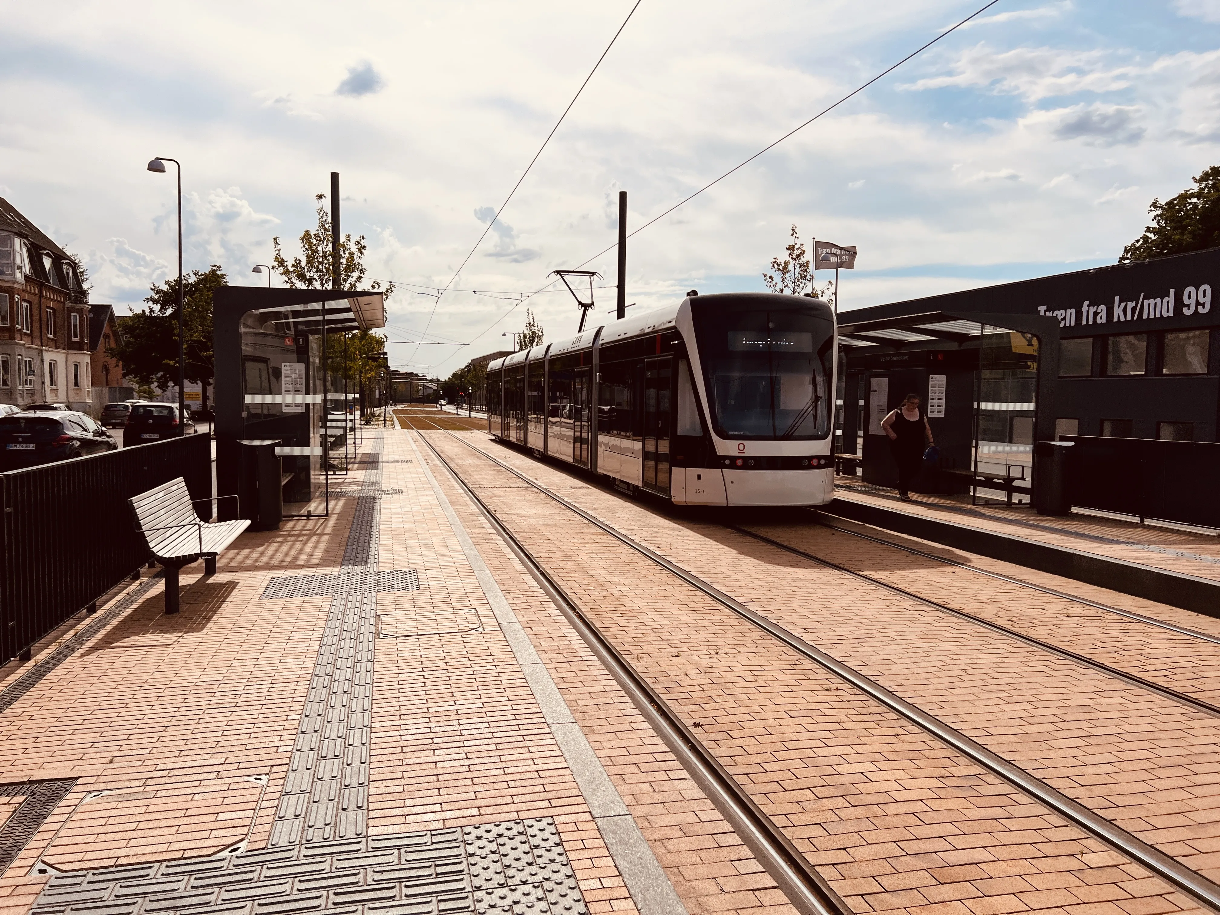 Billede af Odense Letbane togsæt 13 fotograferet ud for Vestre Stationsvej Letbanestation.