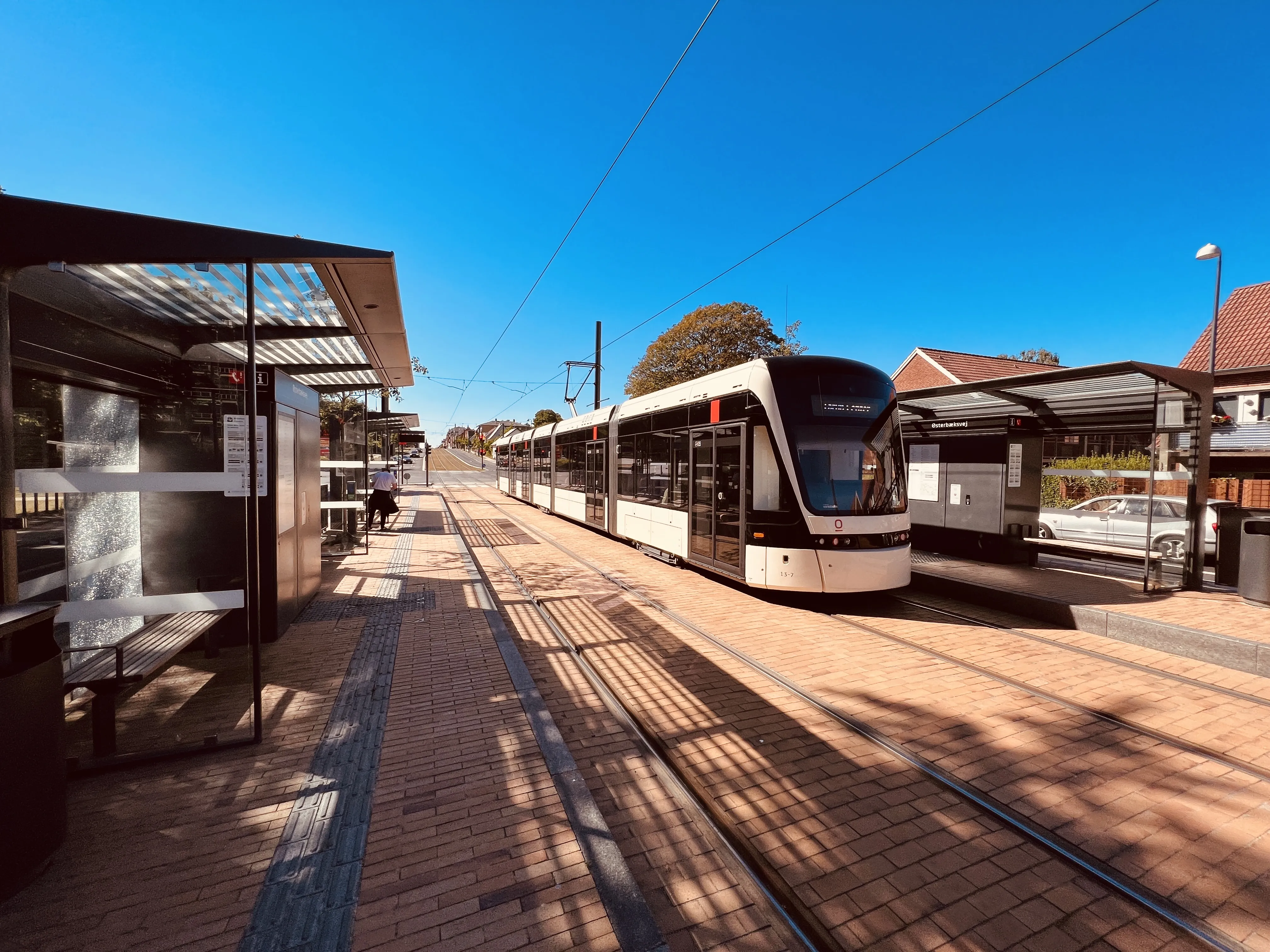 Billede af Odense Letbane togsæt 13 fotograferet ud for Østerbæksvej Letbanestation.