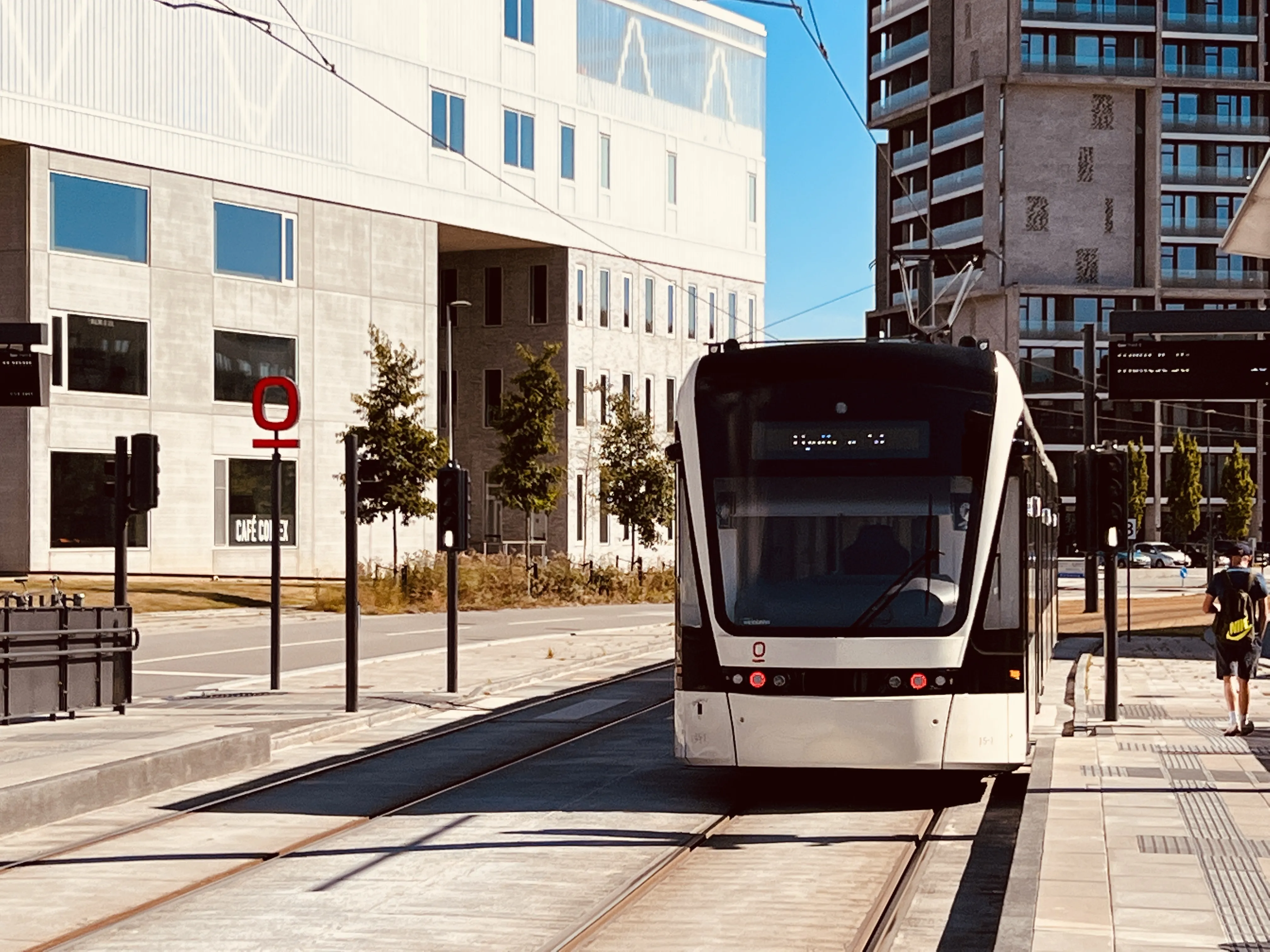 Billede af Odense Letbane togsæt 15 fotograferet ud for Cortex Park Letbanestation.