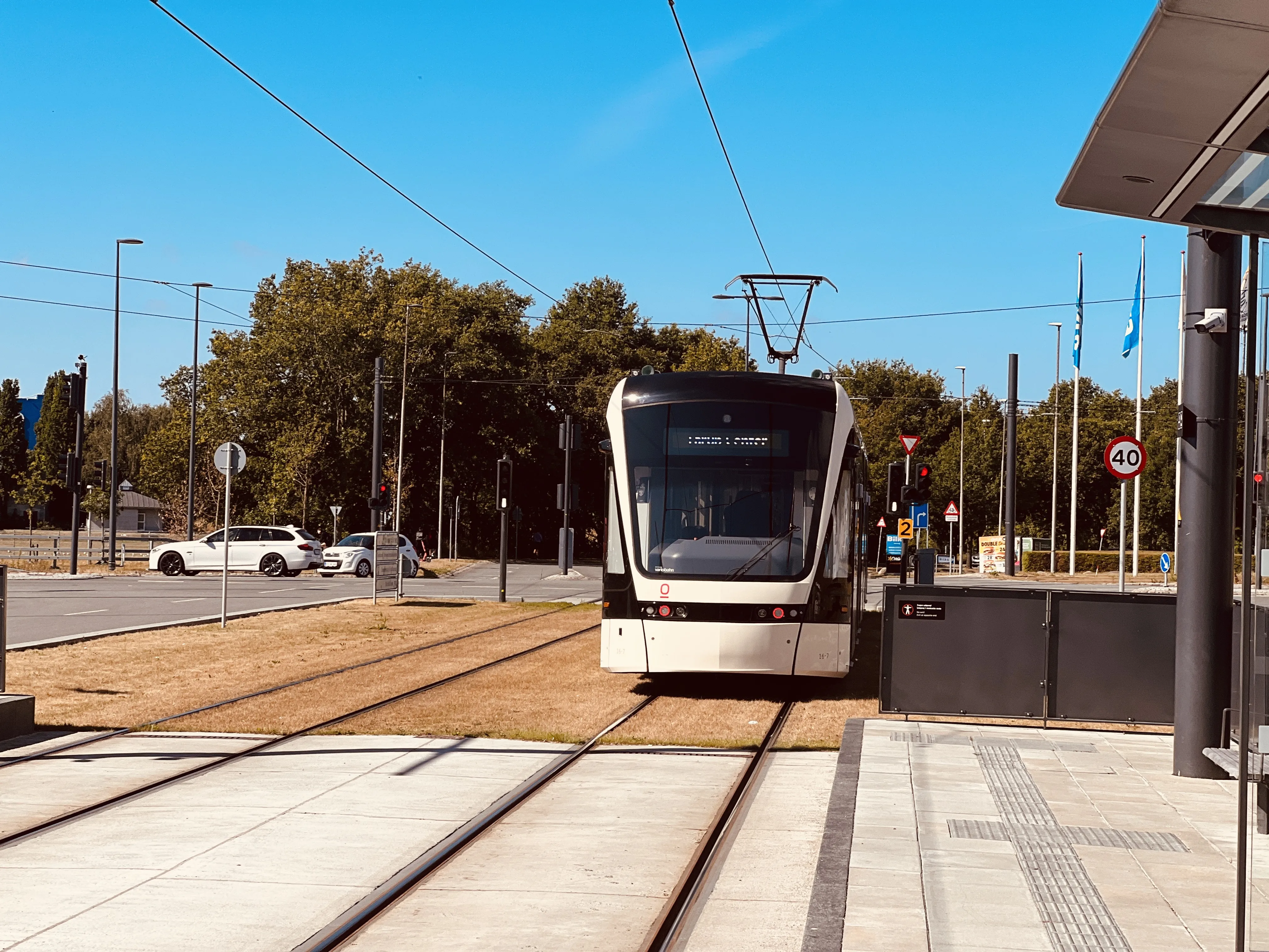 Billede af Odense Letbane togsæt 16 fotograferet ud for Cortex Park Letbanestation.