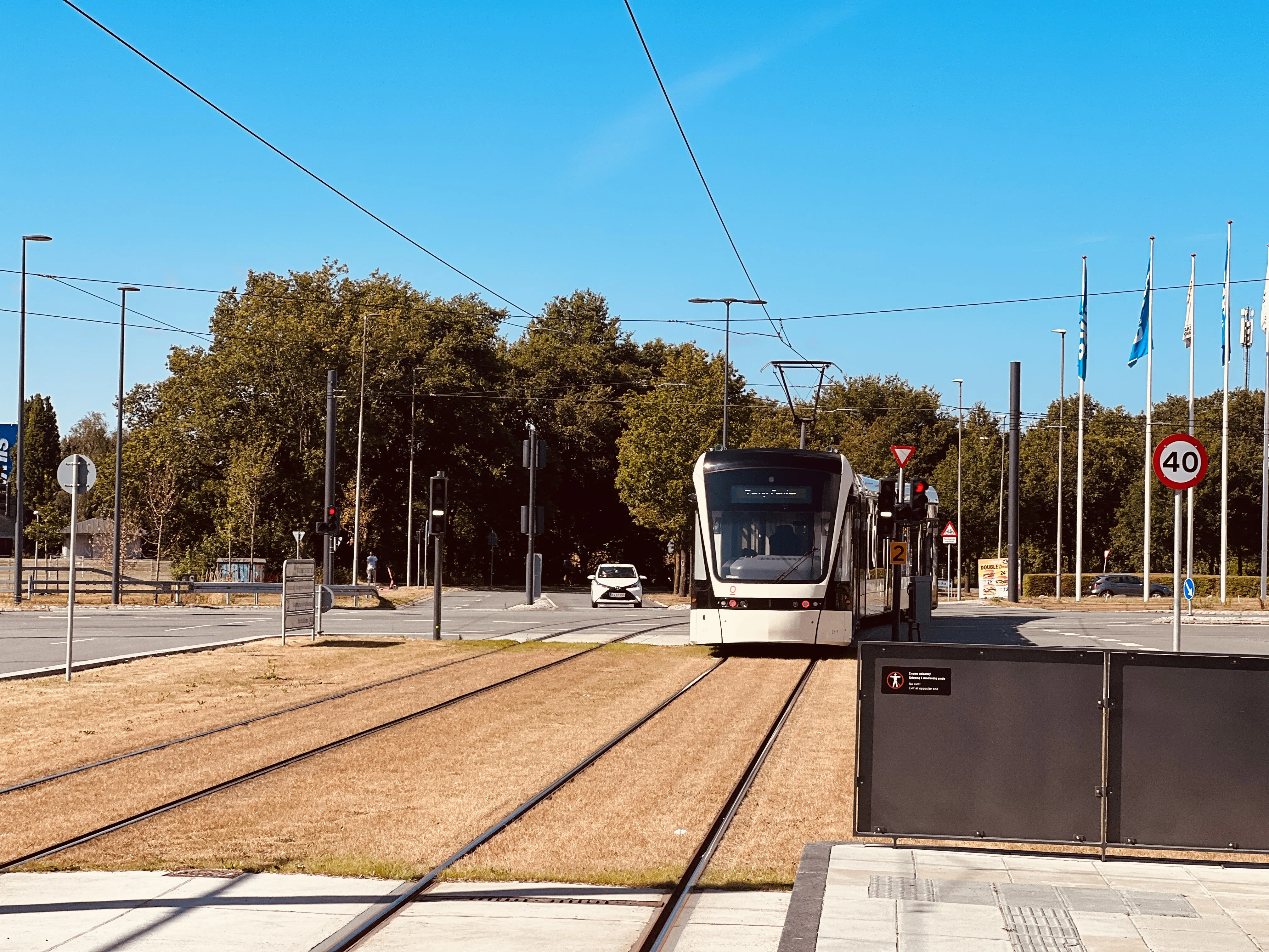 Billede af Odense Letbane togsæt 16 fotograferet ud for Cortex Park Letbanestation.