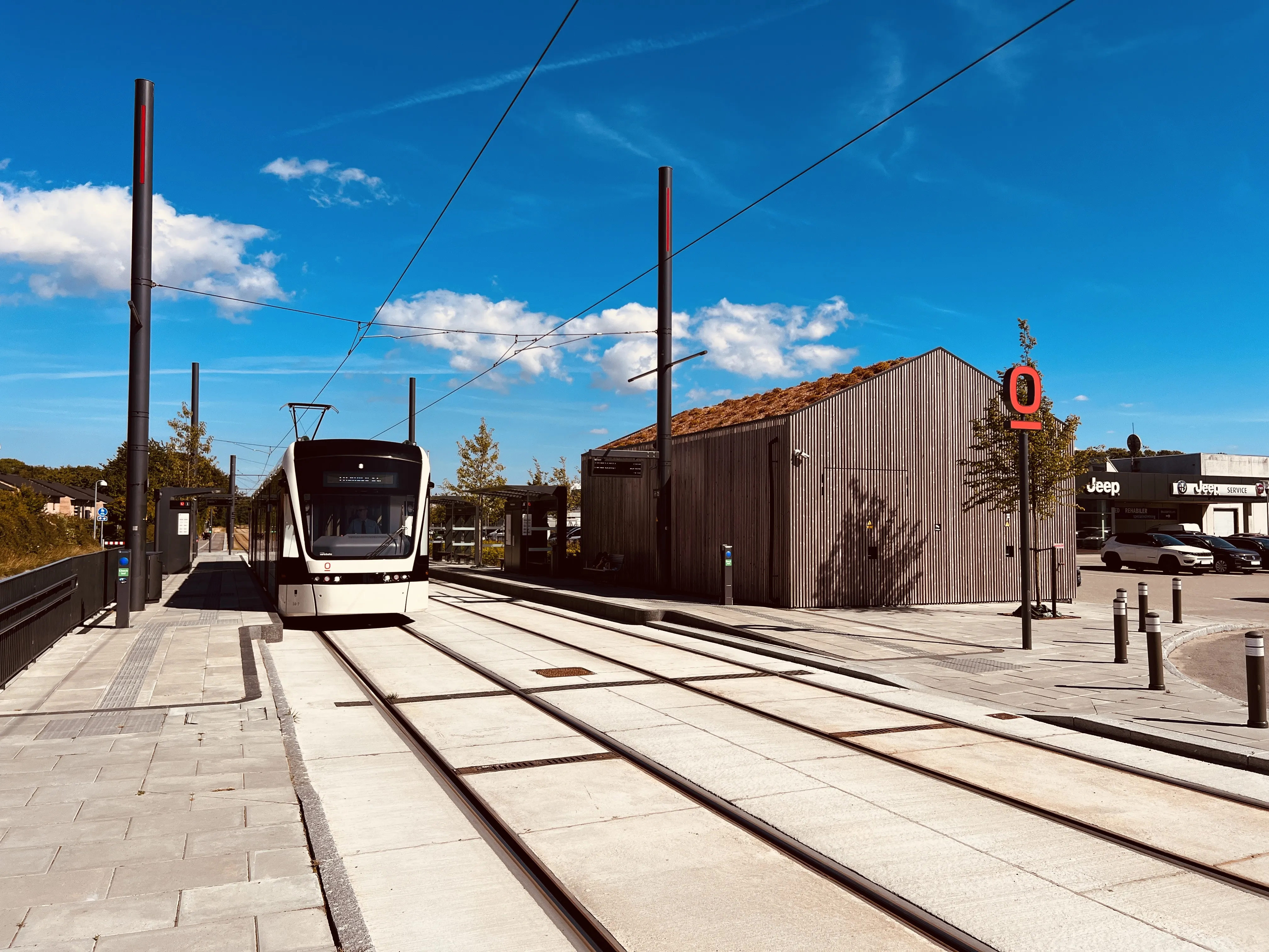 Billede af Odense Letbane togsæt 16 fotograferet ud for Hestehaven Letbanestation.