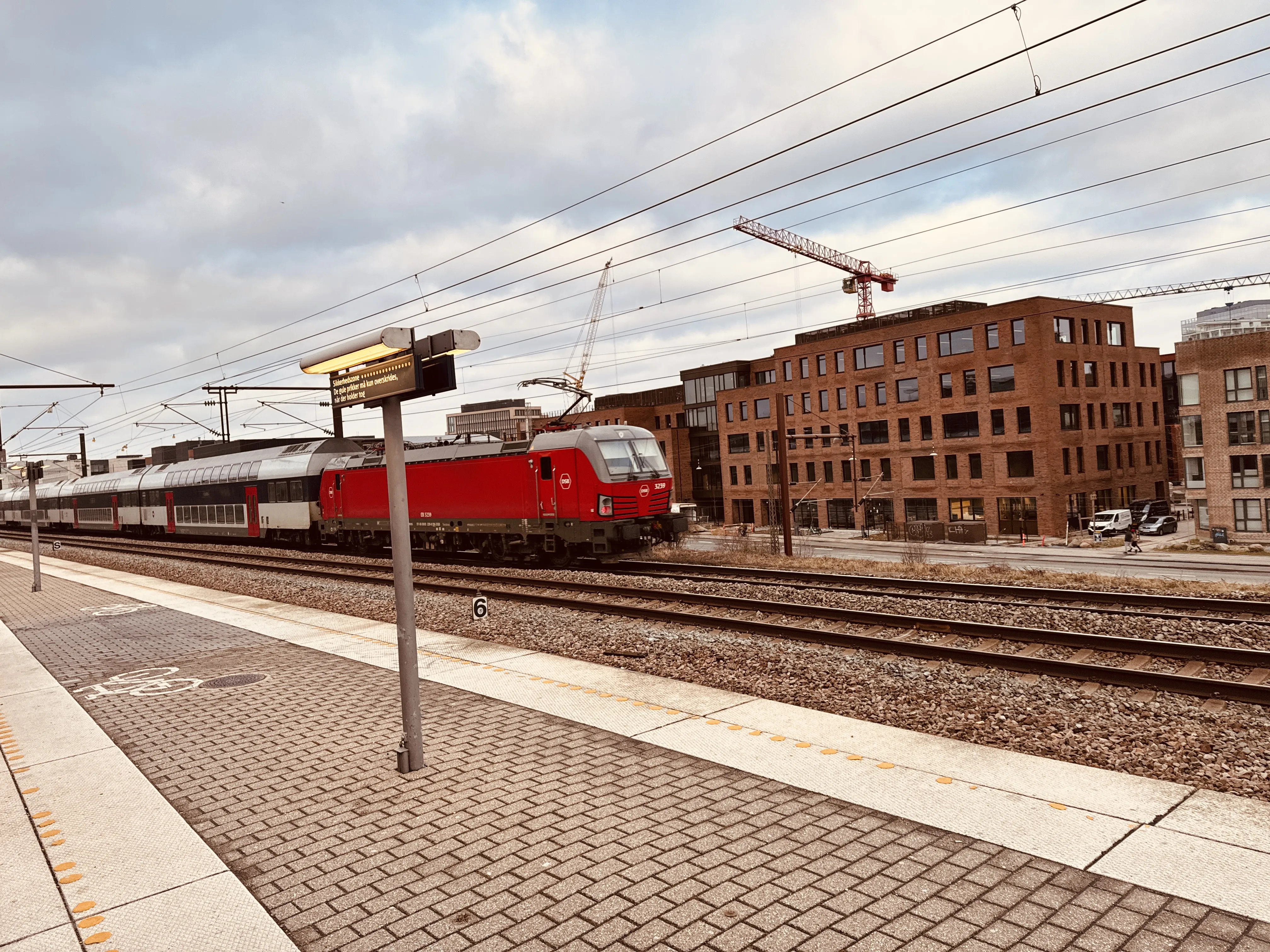 Billede af DSB EB 3239 fotograferet ud for Nordhavn S-togstrinbræt.