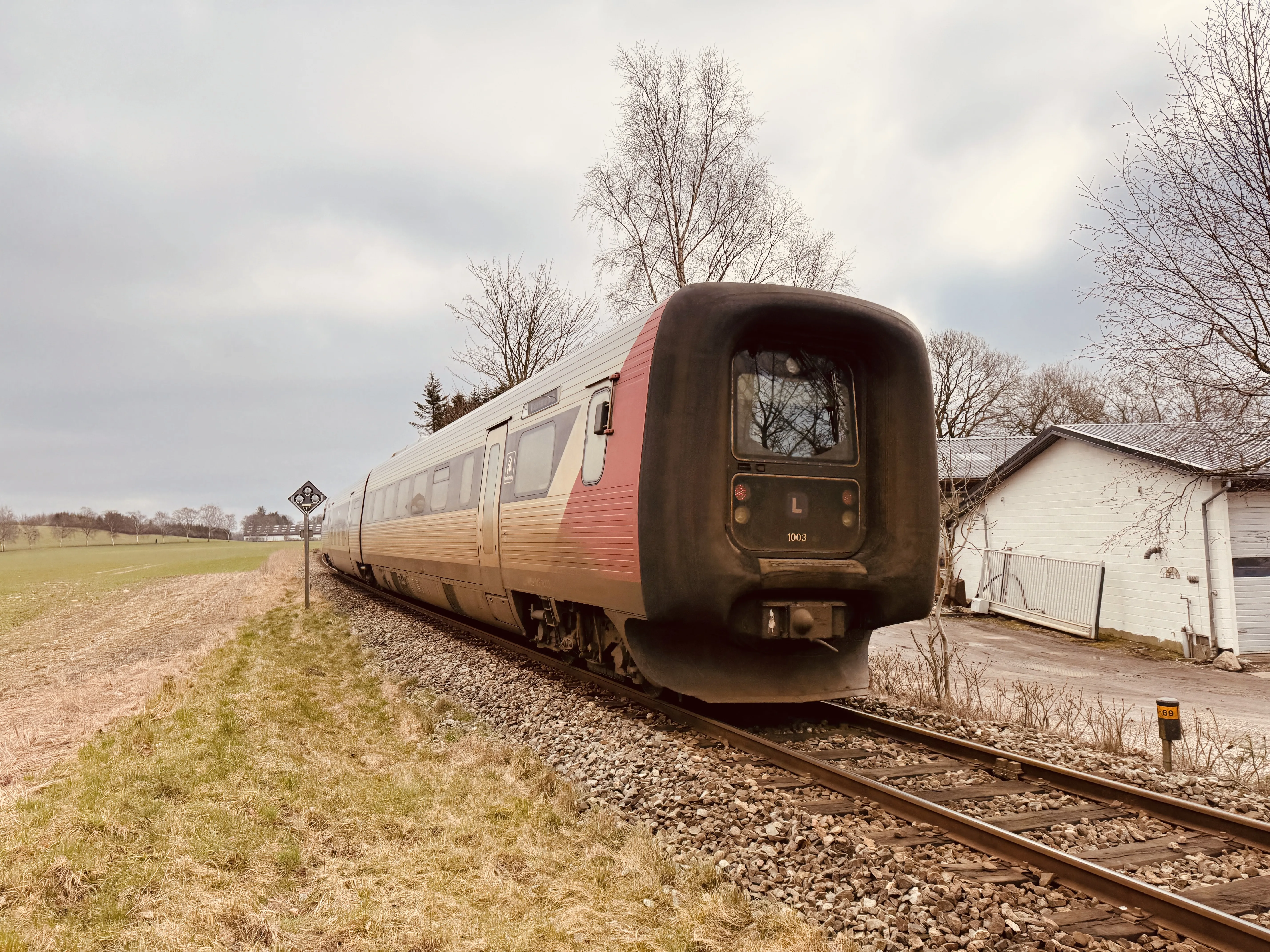 Billede af LT MF 1003, tidligere LJ MF 1003 fotograferet ud for det nedlagte Orebo Sidespor.