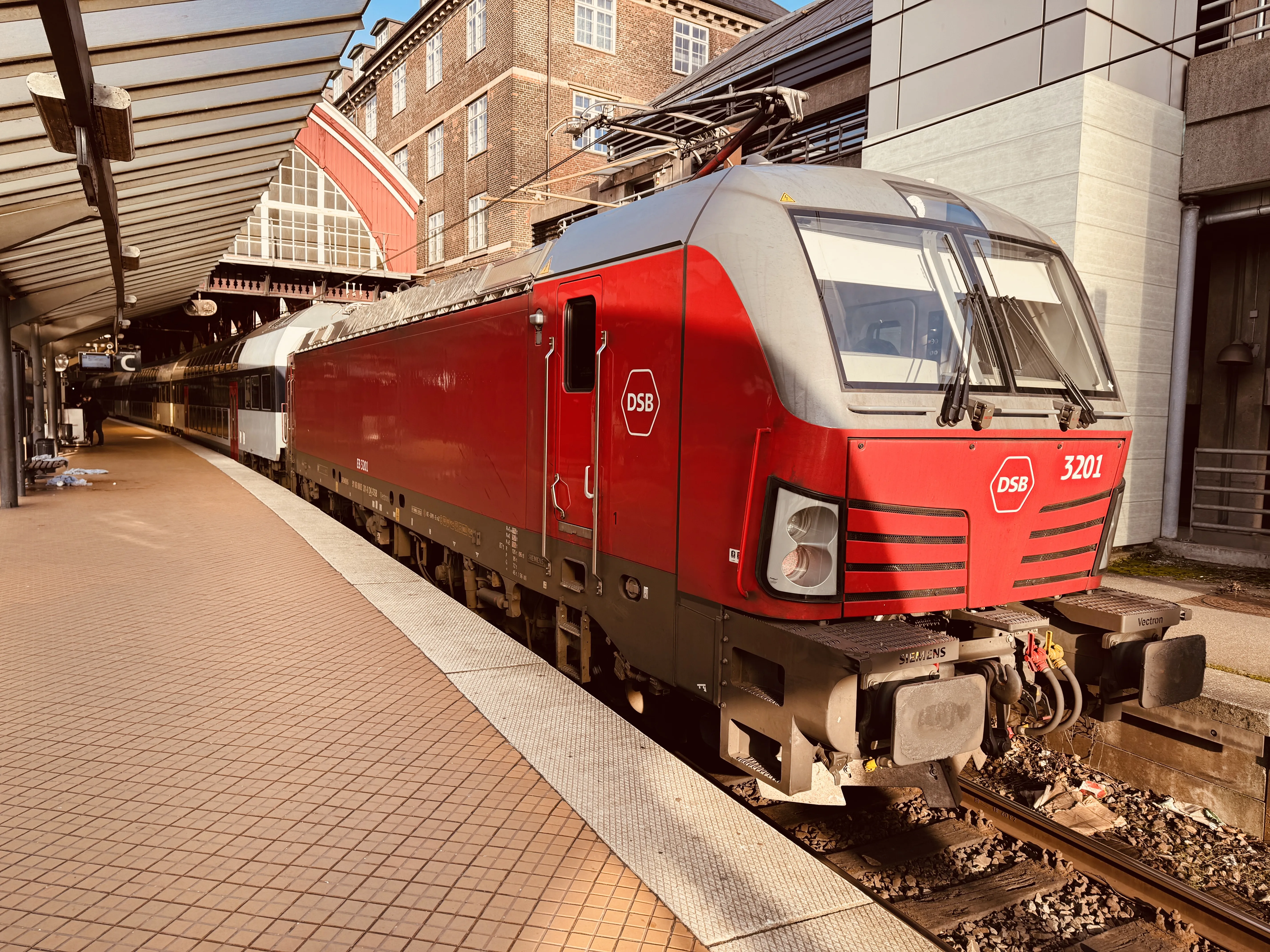 Billede af DSB EB 3201 fotograferet ud for København Hovedbanegård.