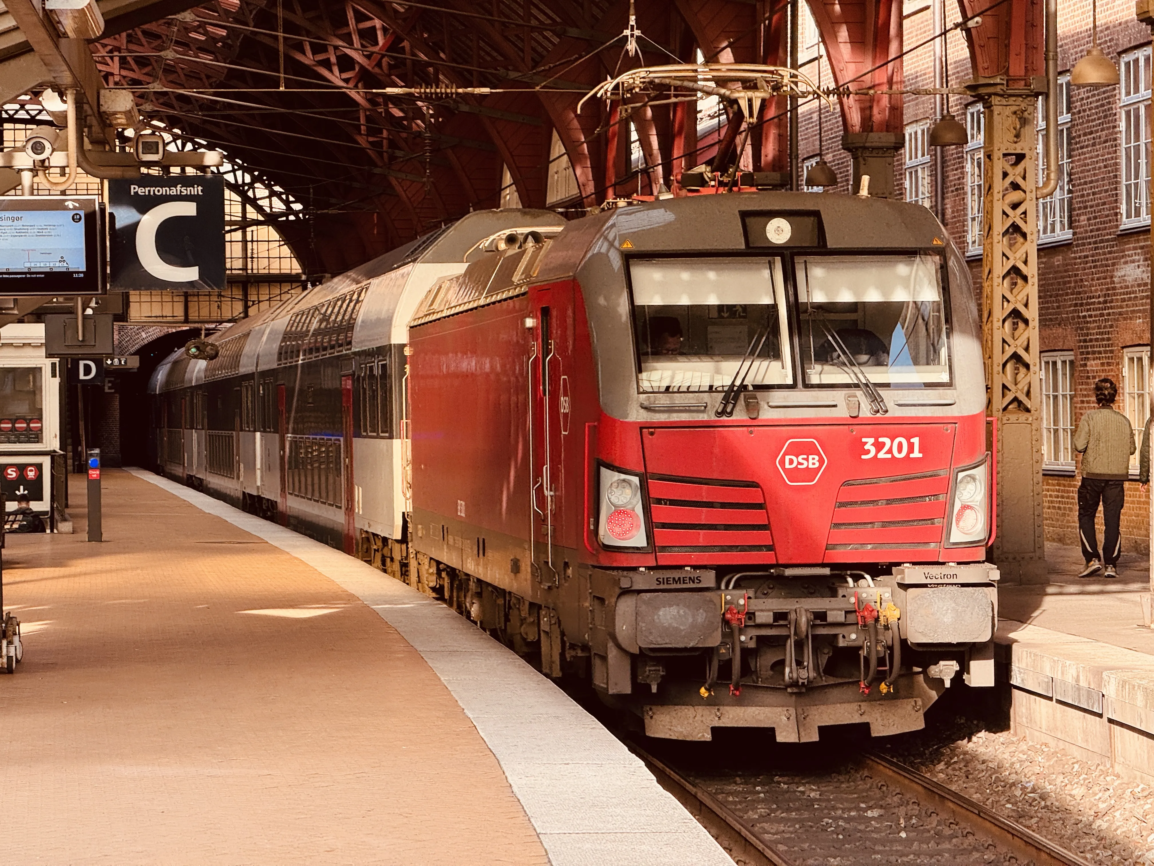 Billede af DSB EB 3201 fotograferet ud for København Hovedbanegård.