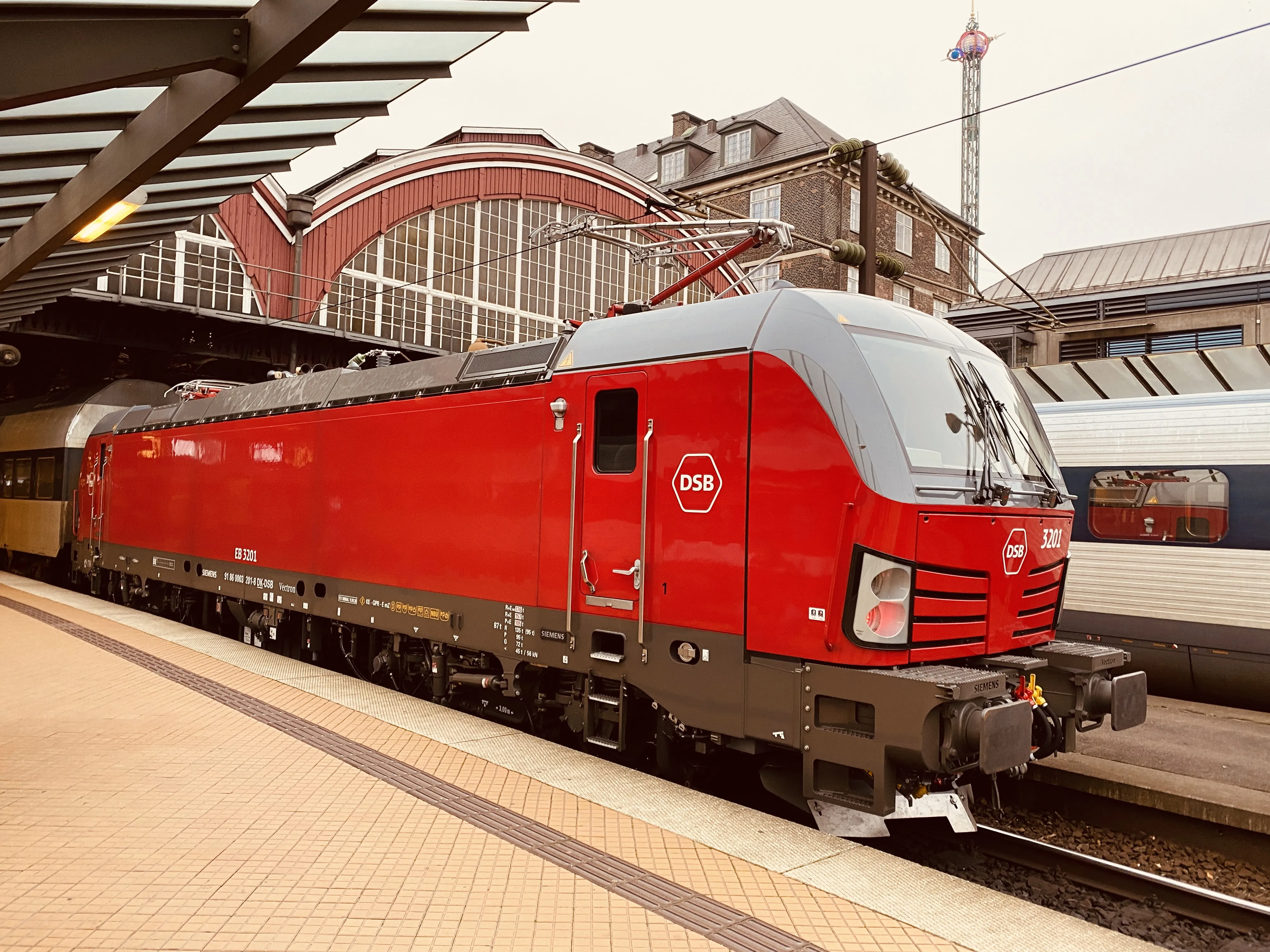 Billede af DSB EB 3201 fotograferet ud for København Hovedbanegård.