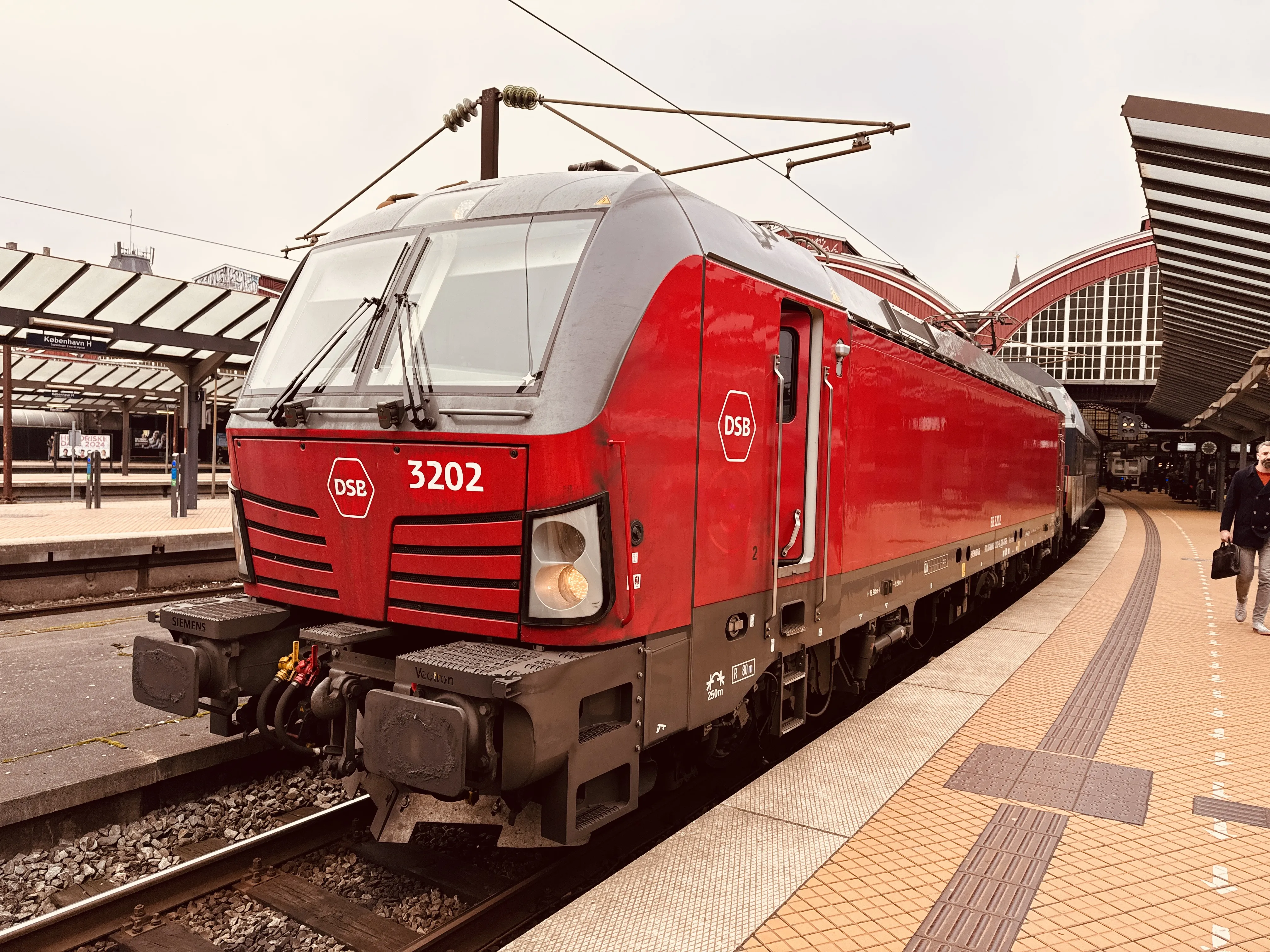 Billede af DSB EB 3202 fotograferet ud for København Hovedbanegård.