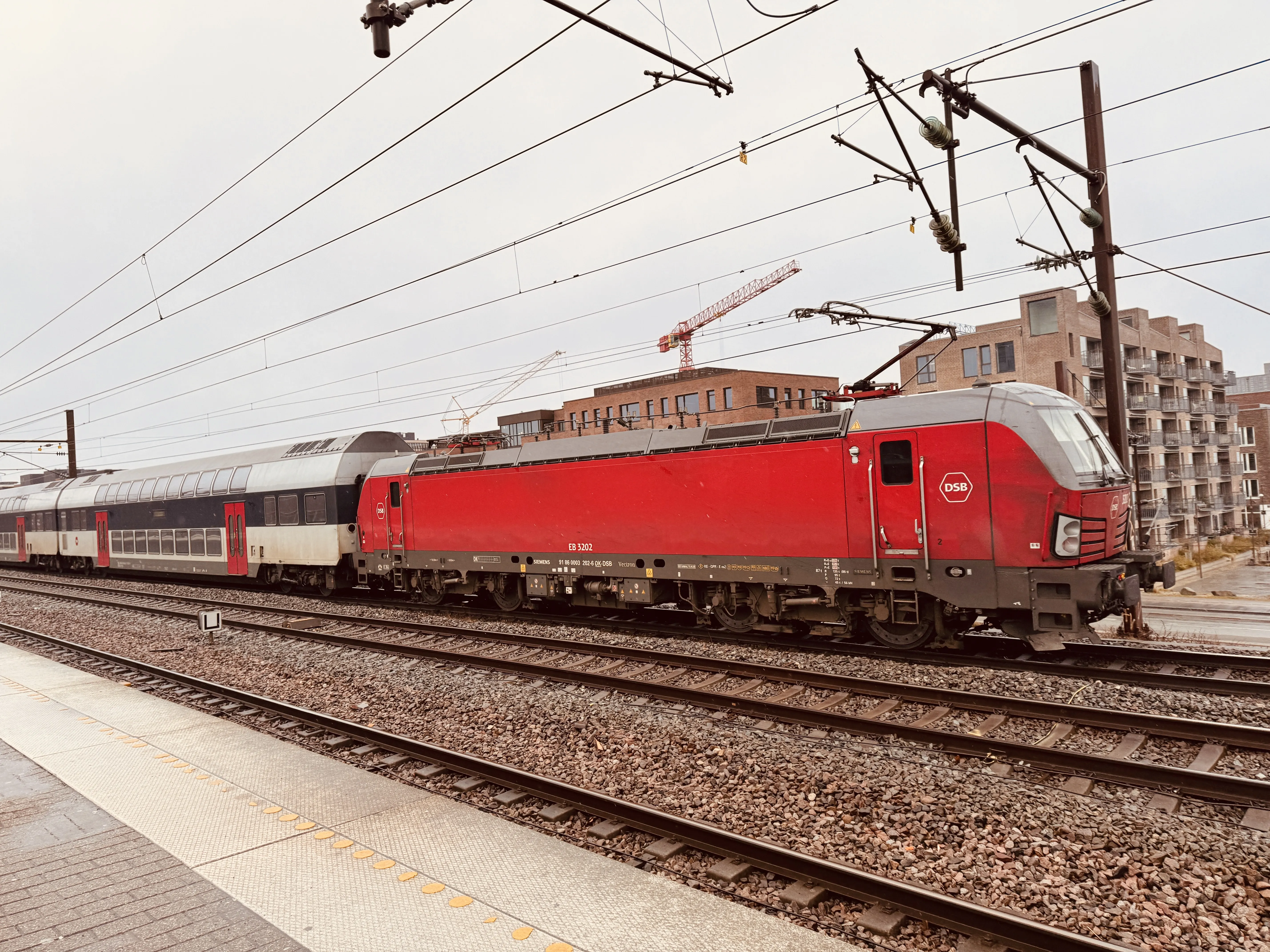 Billede af DSB EB 3202 fotograferet ud for Nordhavn S-togstrinbræt.