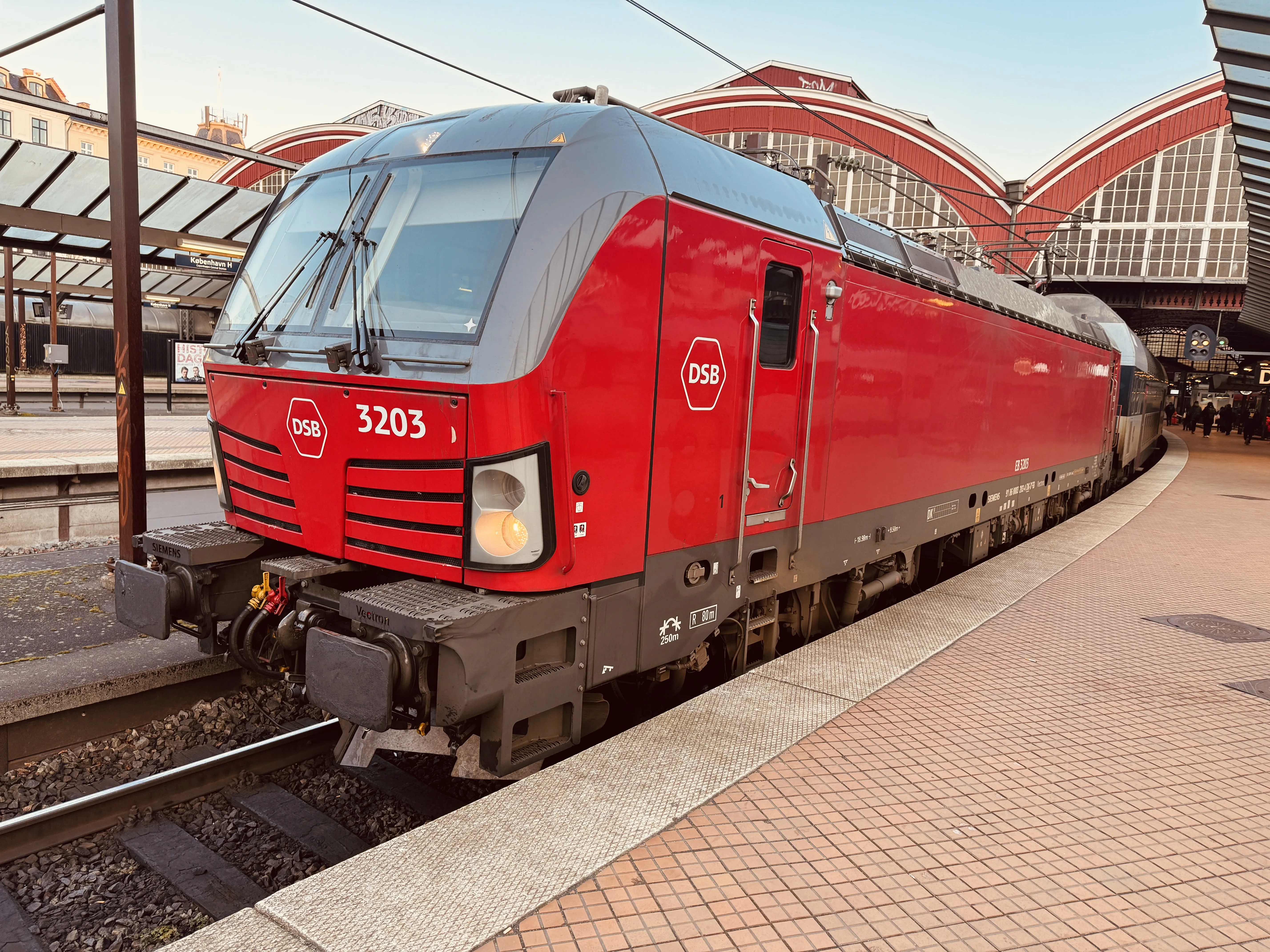 Billede af DSB EB 3203 fotograferet ud for København Hovedbanegård.