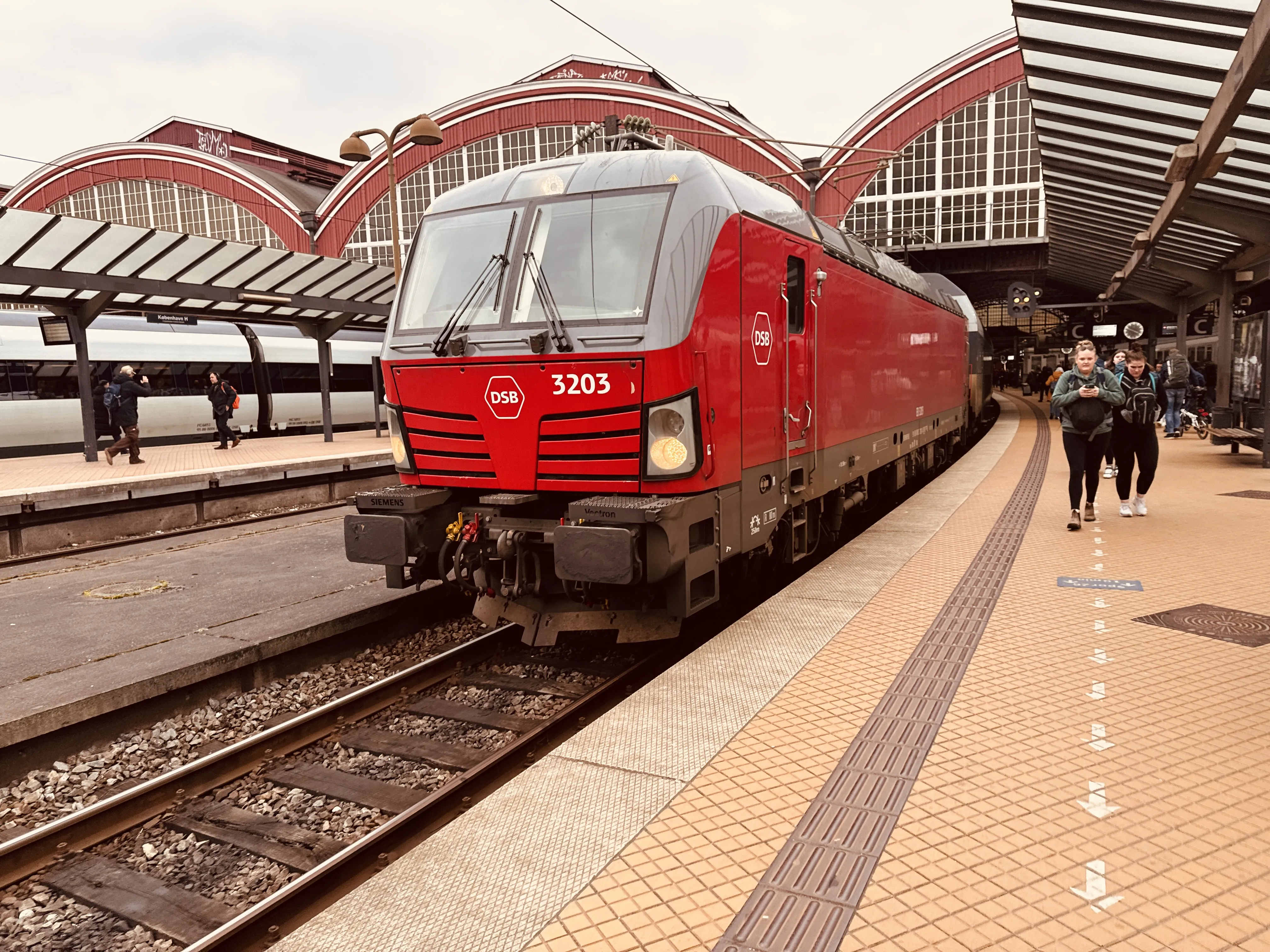 Billede af DSB EB 3203 fotograferet ud for København Hovedbanegård.