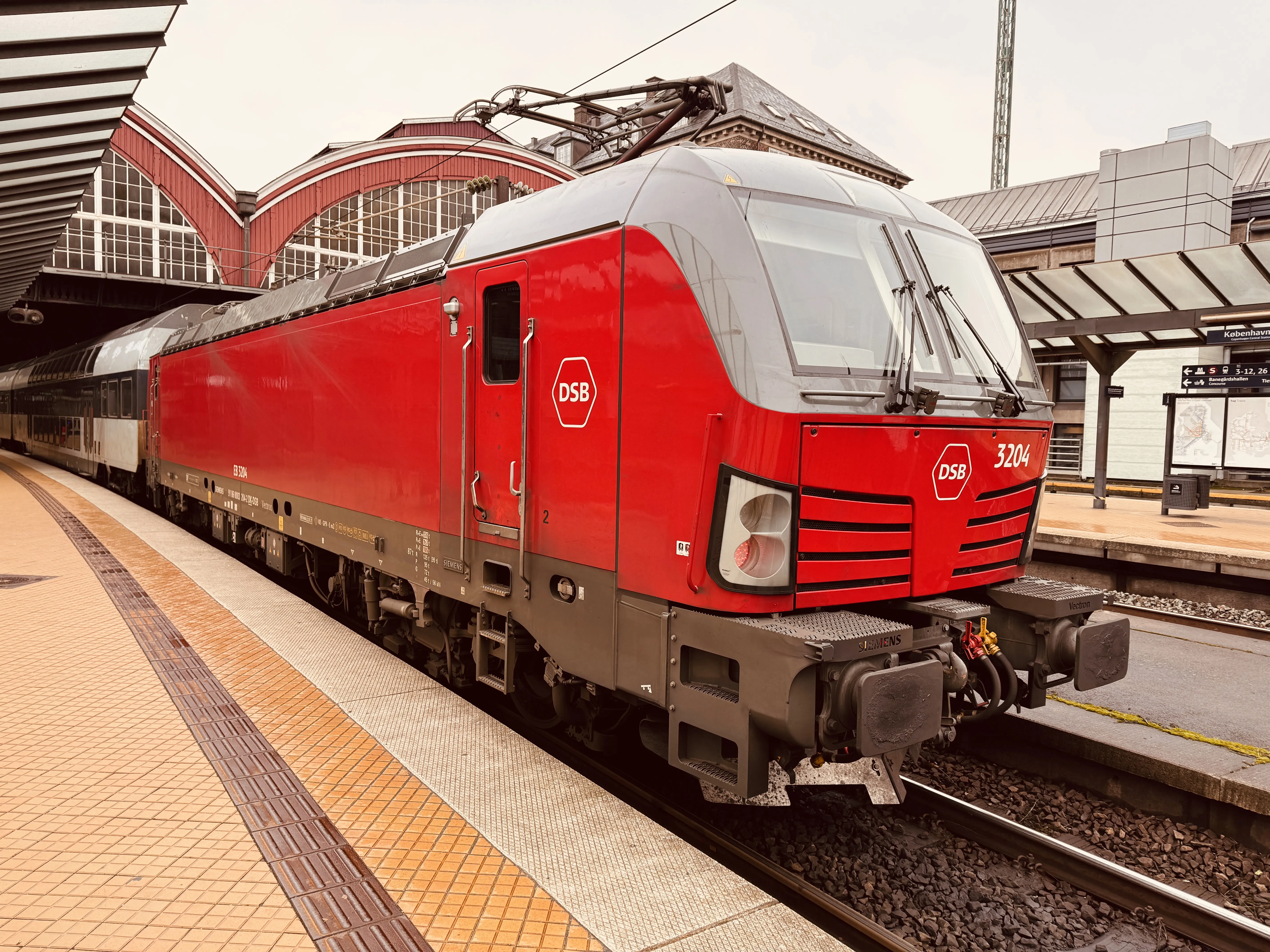 Billede af DSB EB 3204 fotograferet ud for København Hovedbanegård.