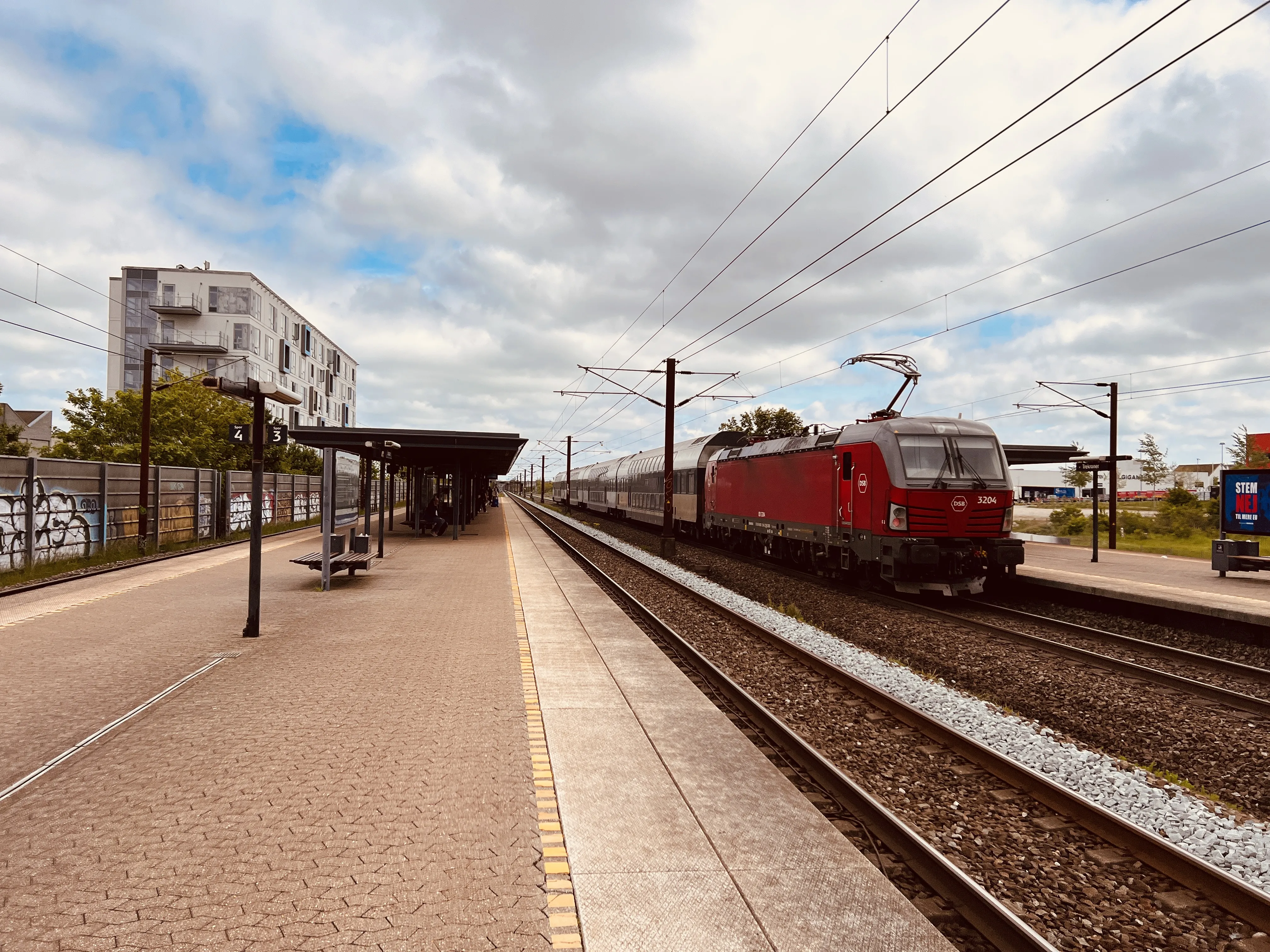 Billede af DSB EB 3204 fotograferet ud for Trekroner Trinbræt.