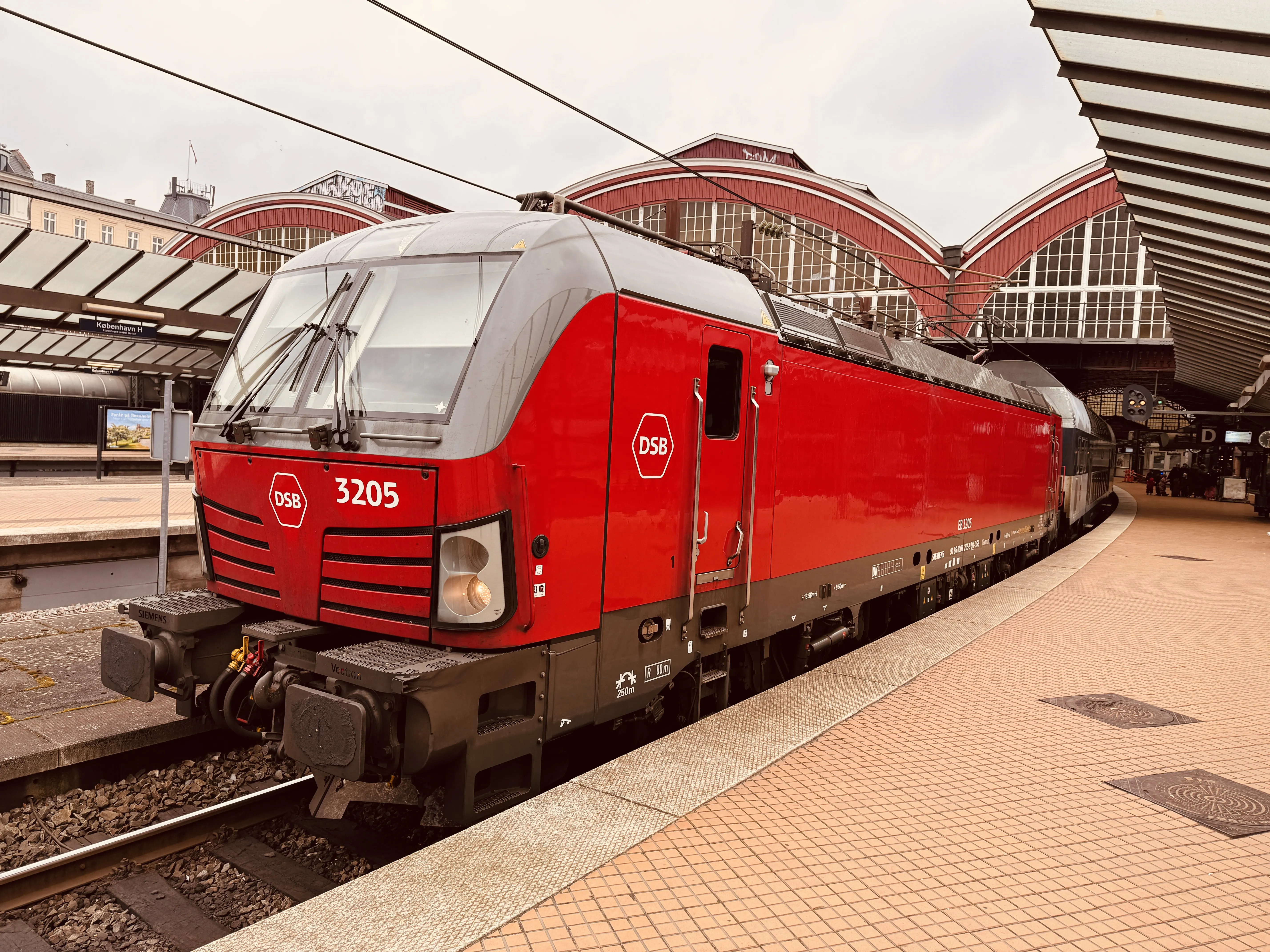 Billede af DSB EB 3205 fotograferet ud for København Hovedbanegård.