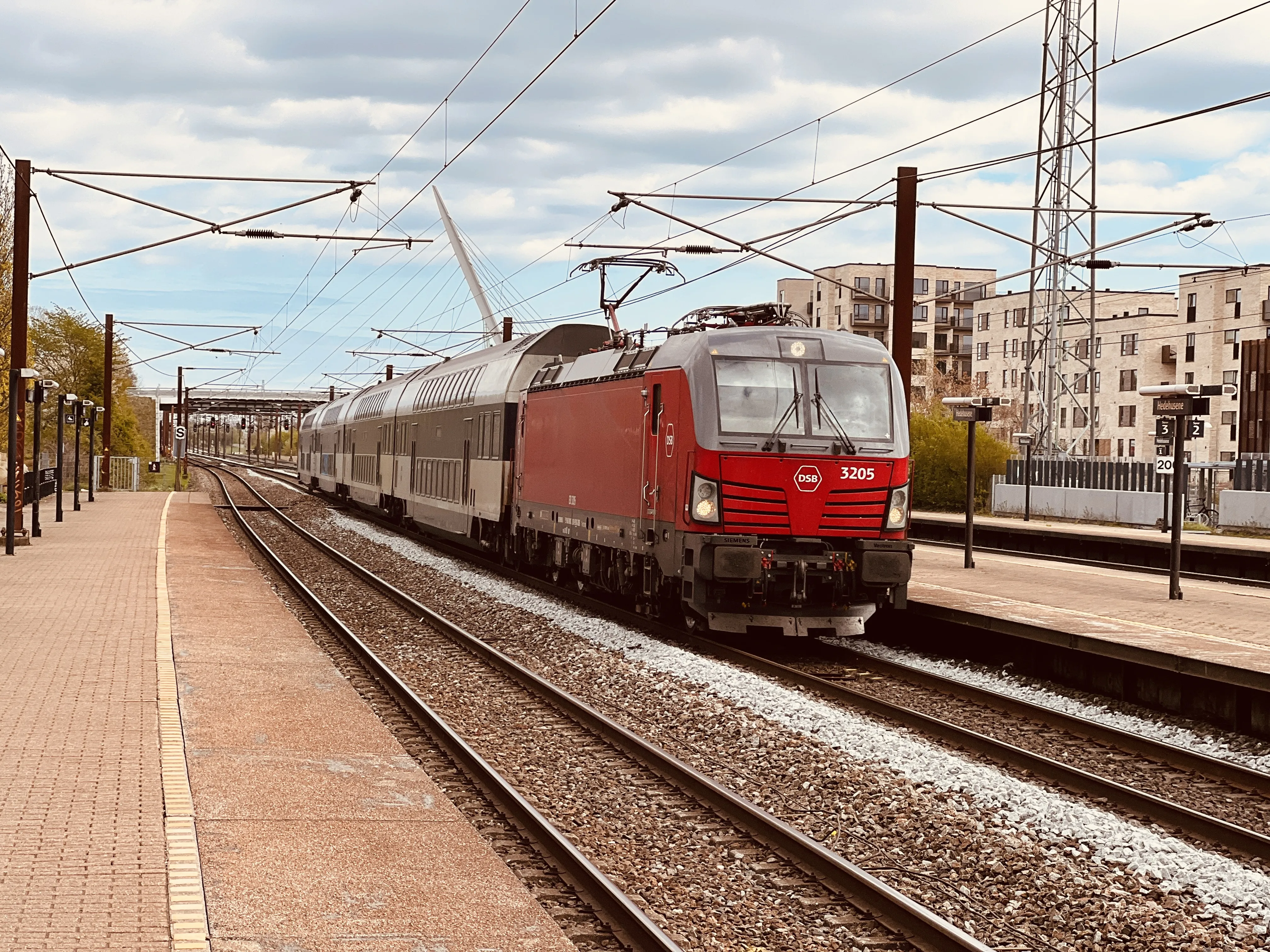 Billede af DSB EB 3205 fotograferet ud for Hedehusene Station.