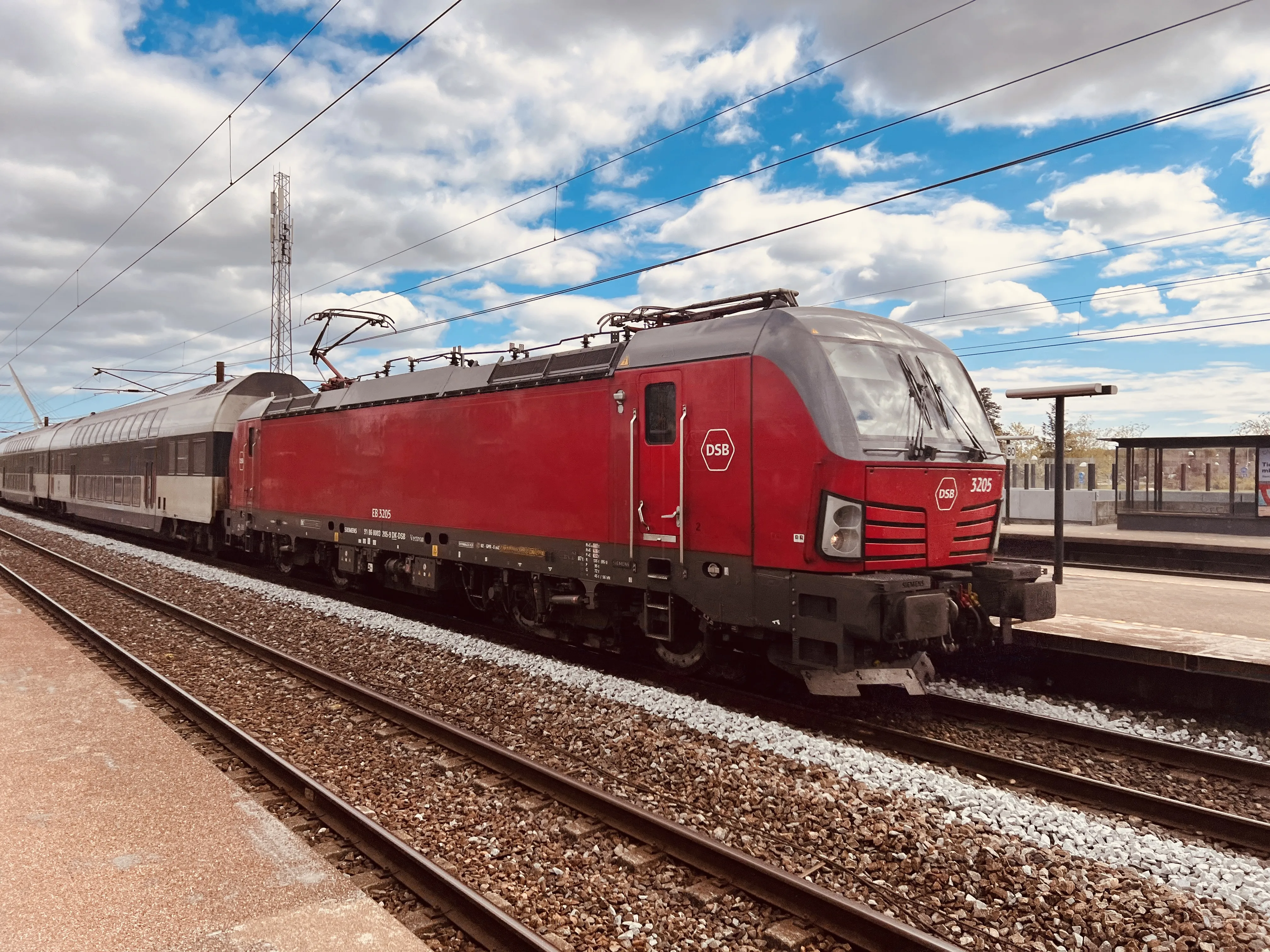 Billede af DSB EB 3205 fotograferet ud for Hedehusene Station.