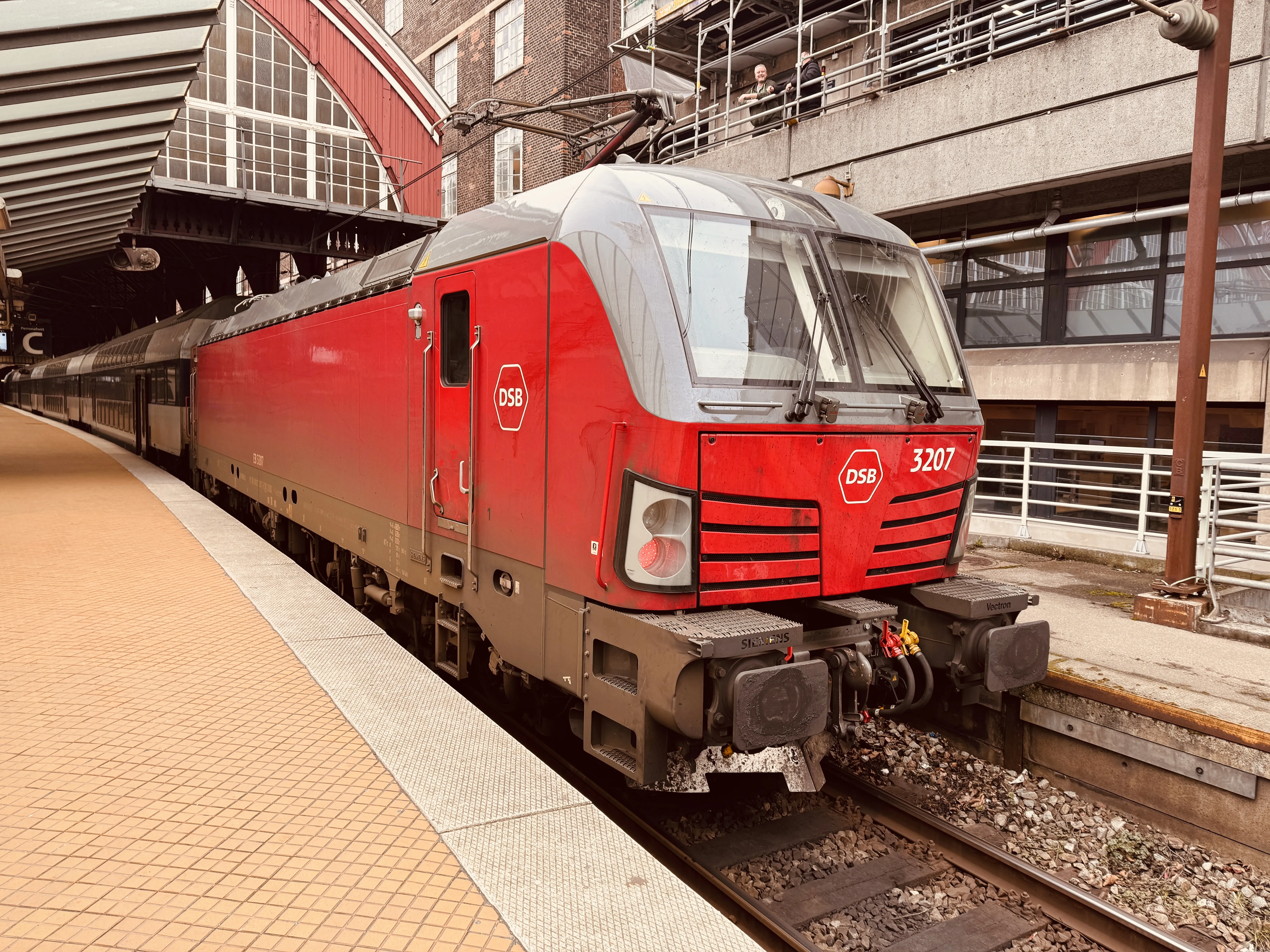 Billede af DSB EB 3207 fotograferet ud for København Hovedbanegård.