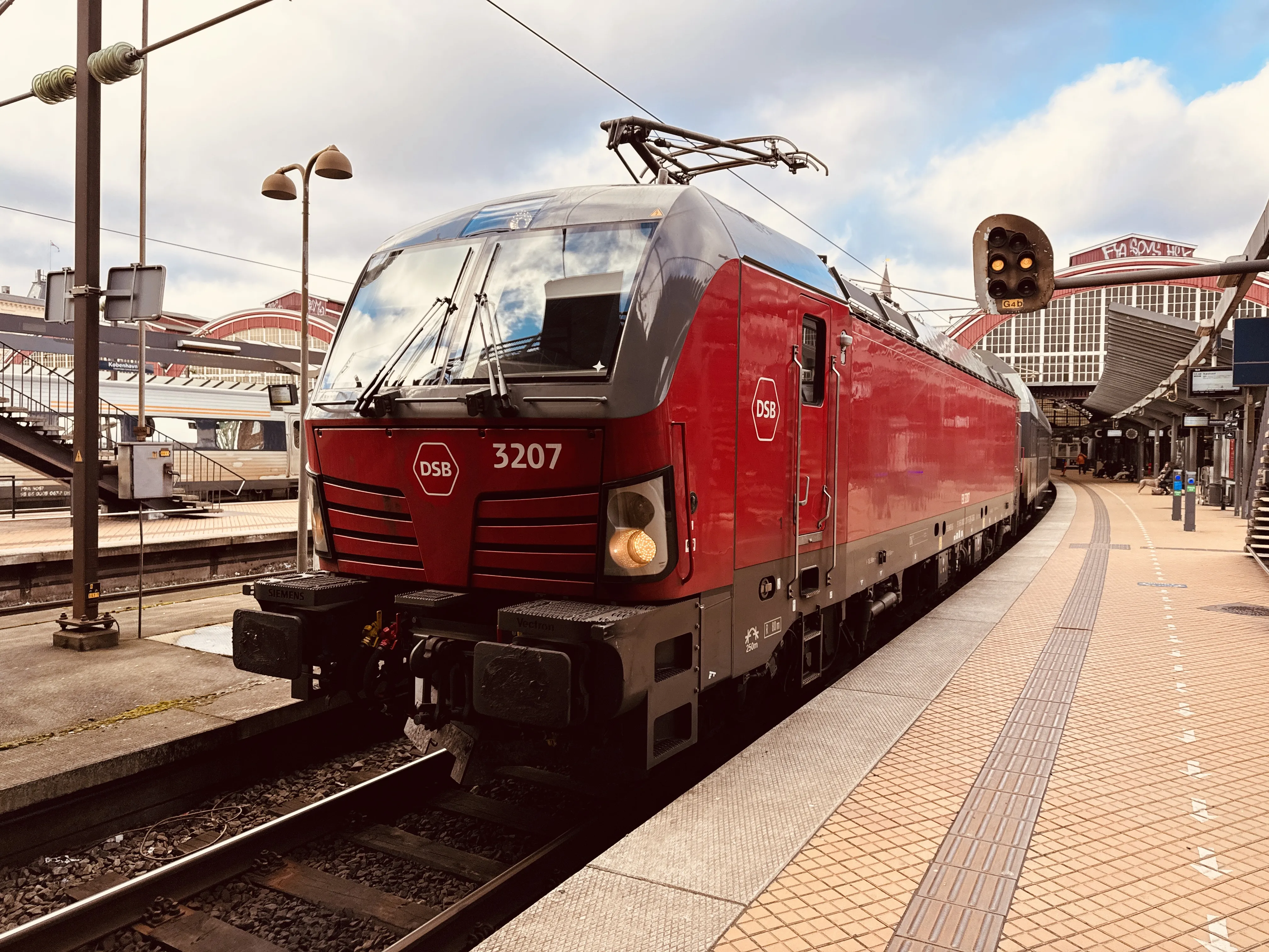 Billede af DSB EB 3207 fotograferet ud for København Hovedbanegård.