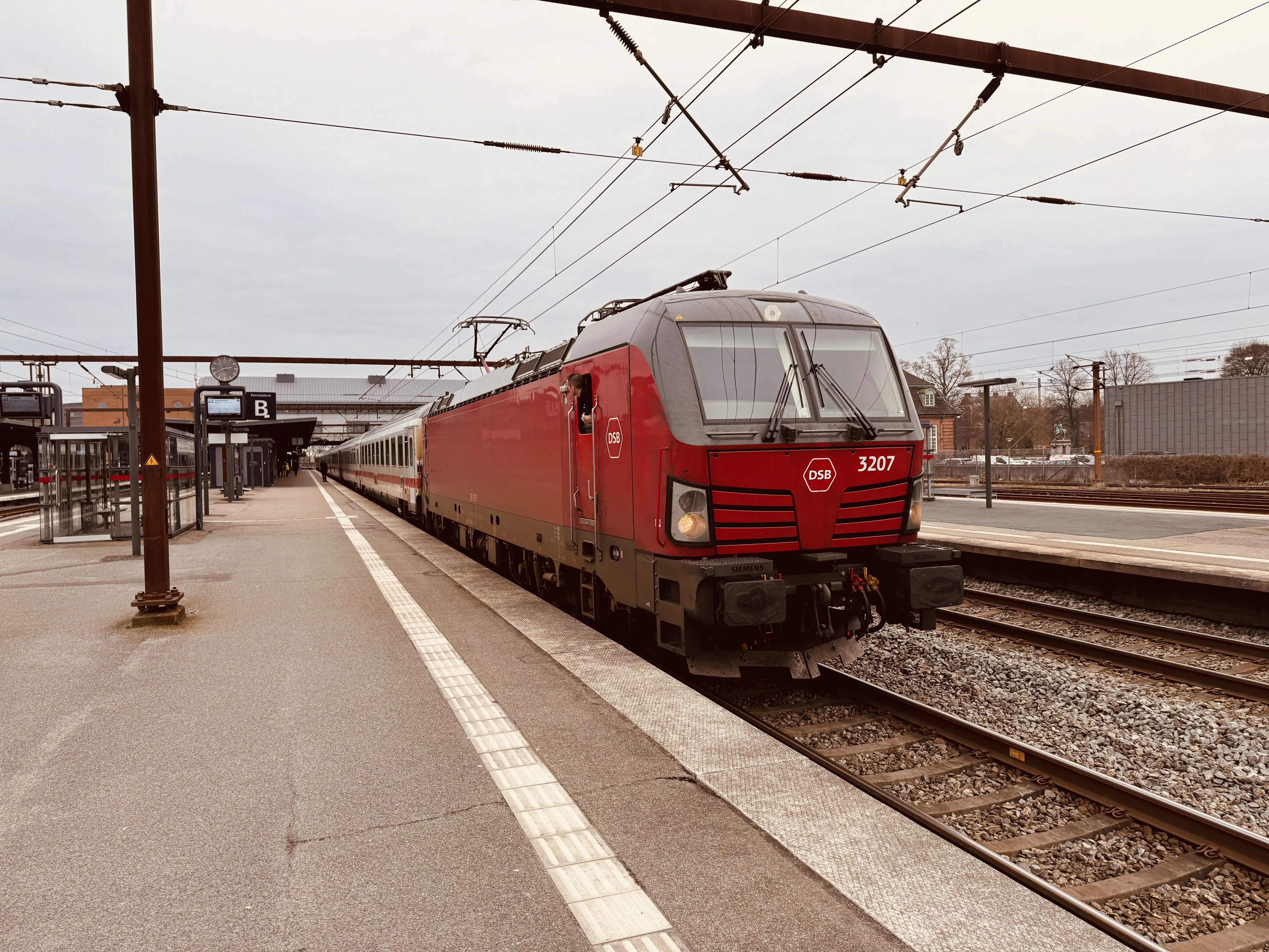 Billede af DSB EB 3207 fotograferet ud for Odense Banegård Center.