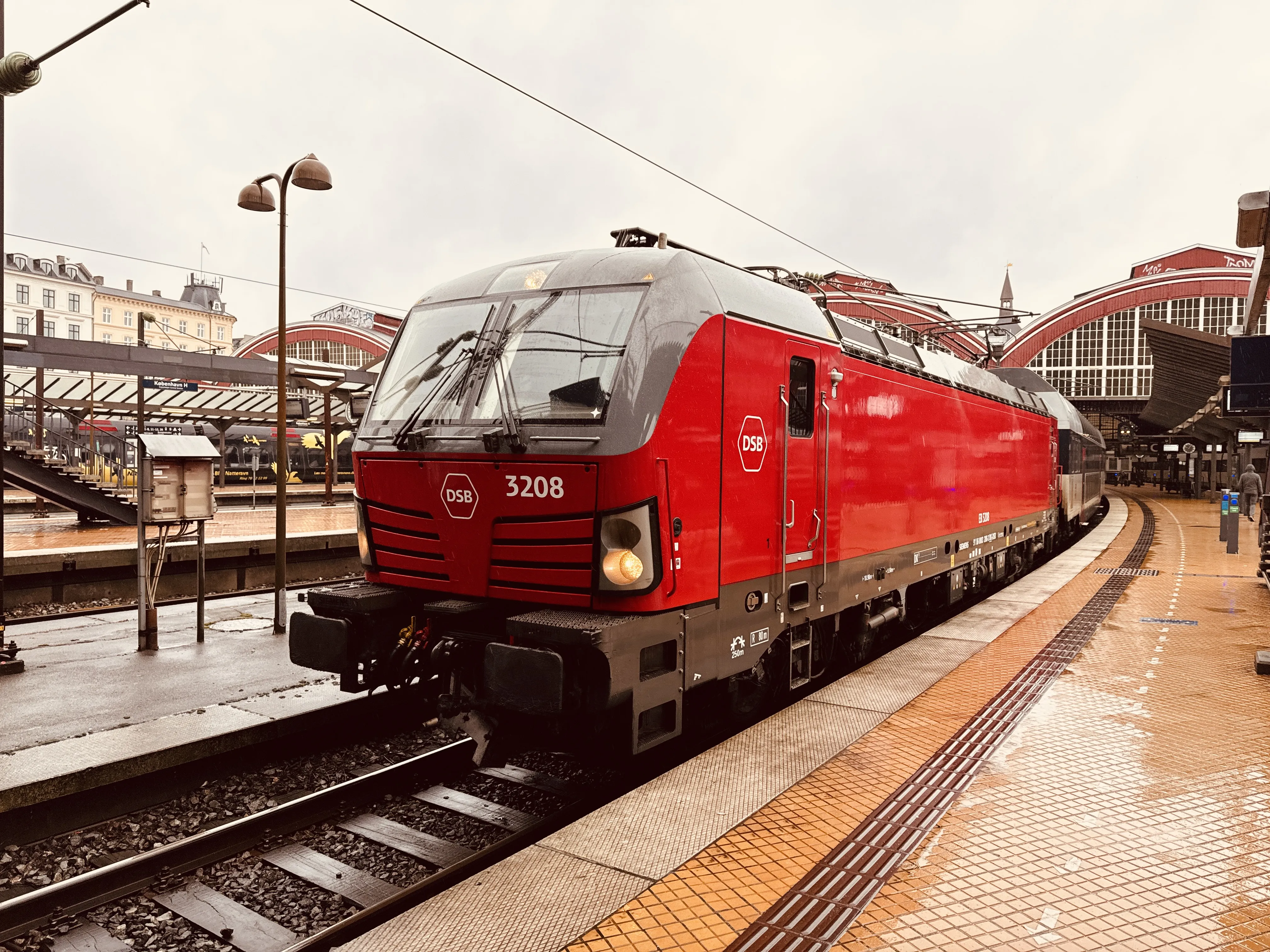 Billede af DSB EB 3208 fotograferet ud for København Hovedbanegård.