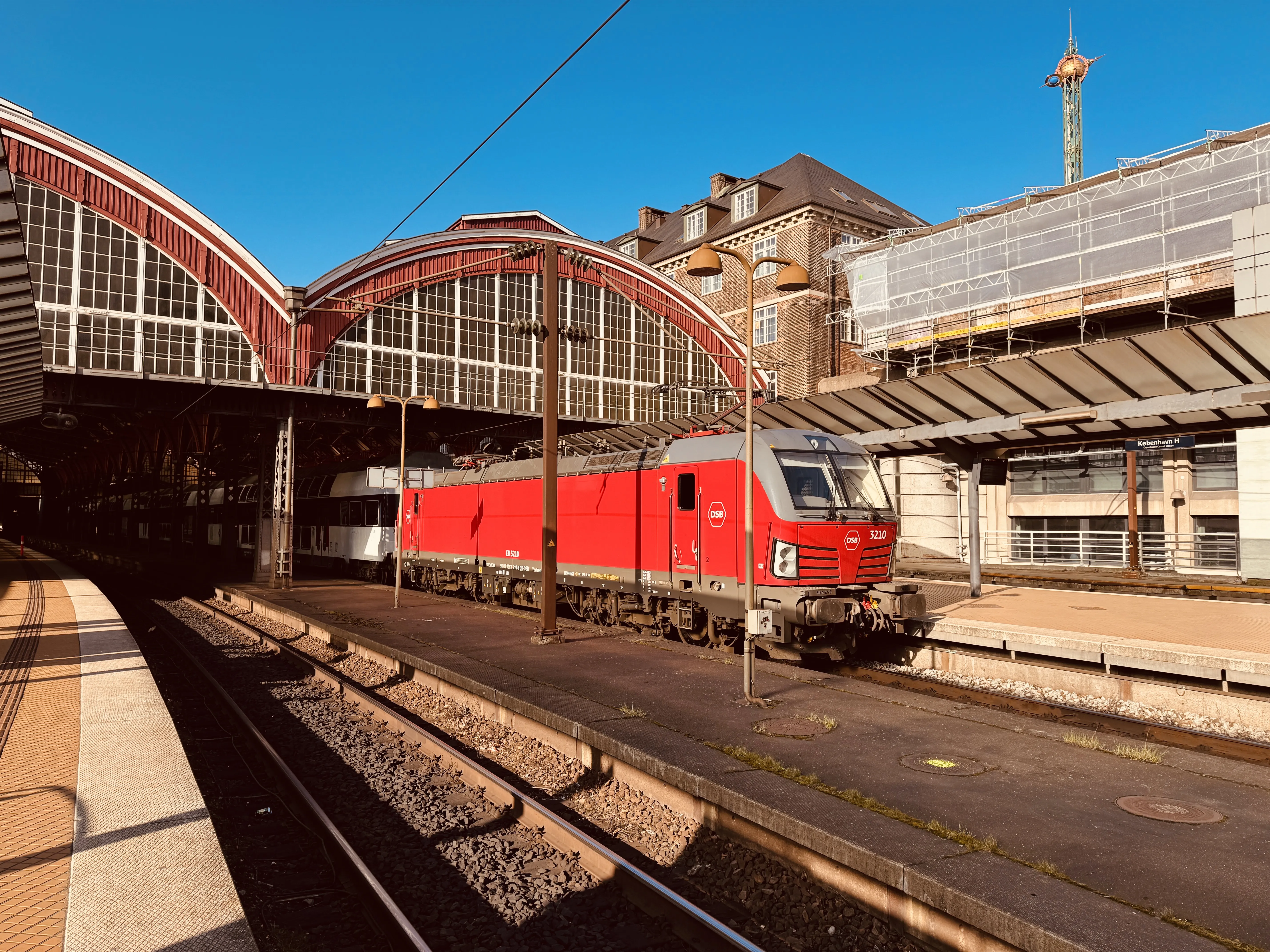 Billede af DSB EB 3210 fotograferet ud for København Hovedbanegård.