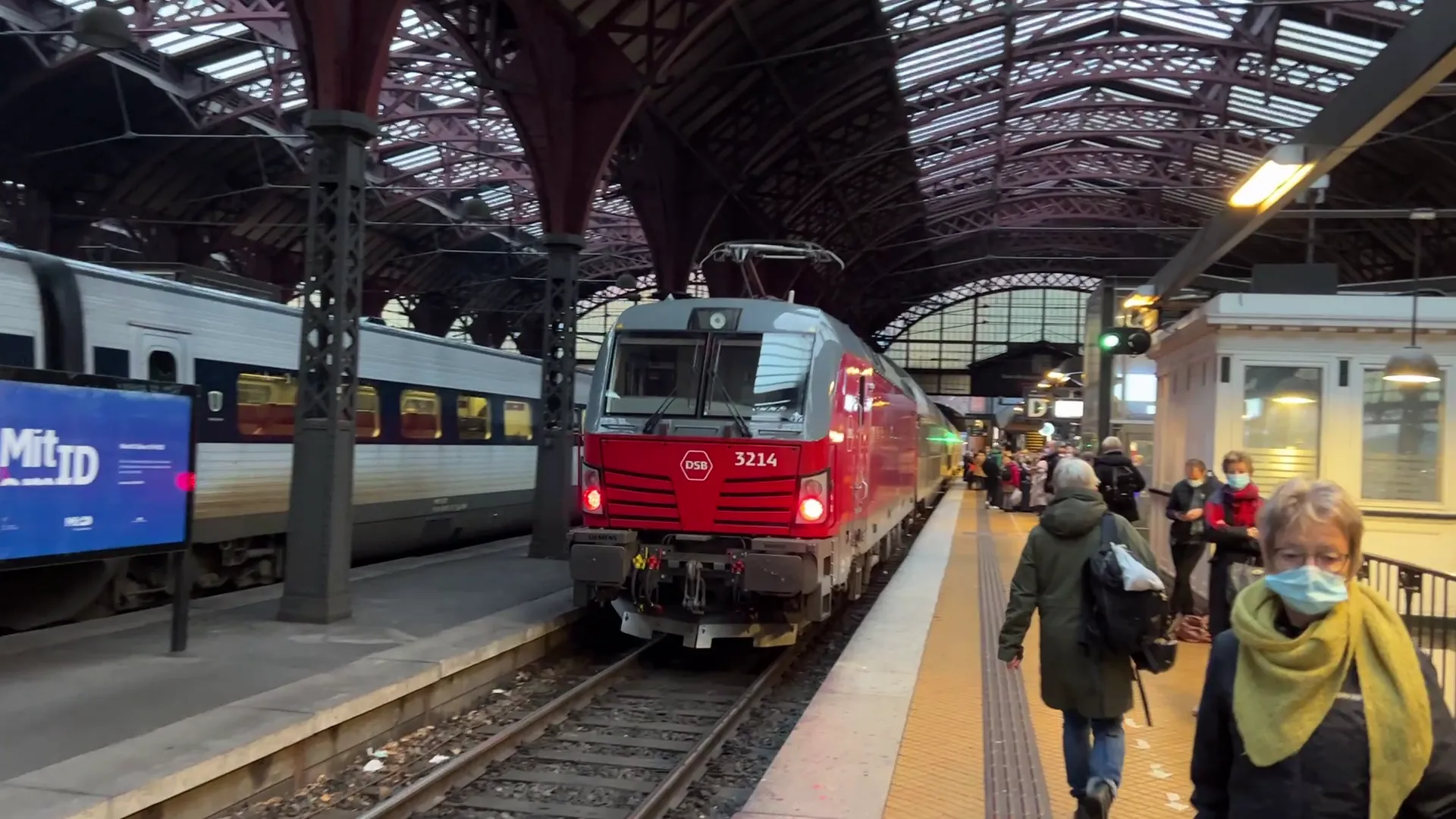 Billede af DSB EB 3214 fotograferet ud for København Hovedbanegård.