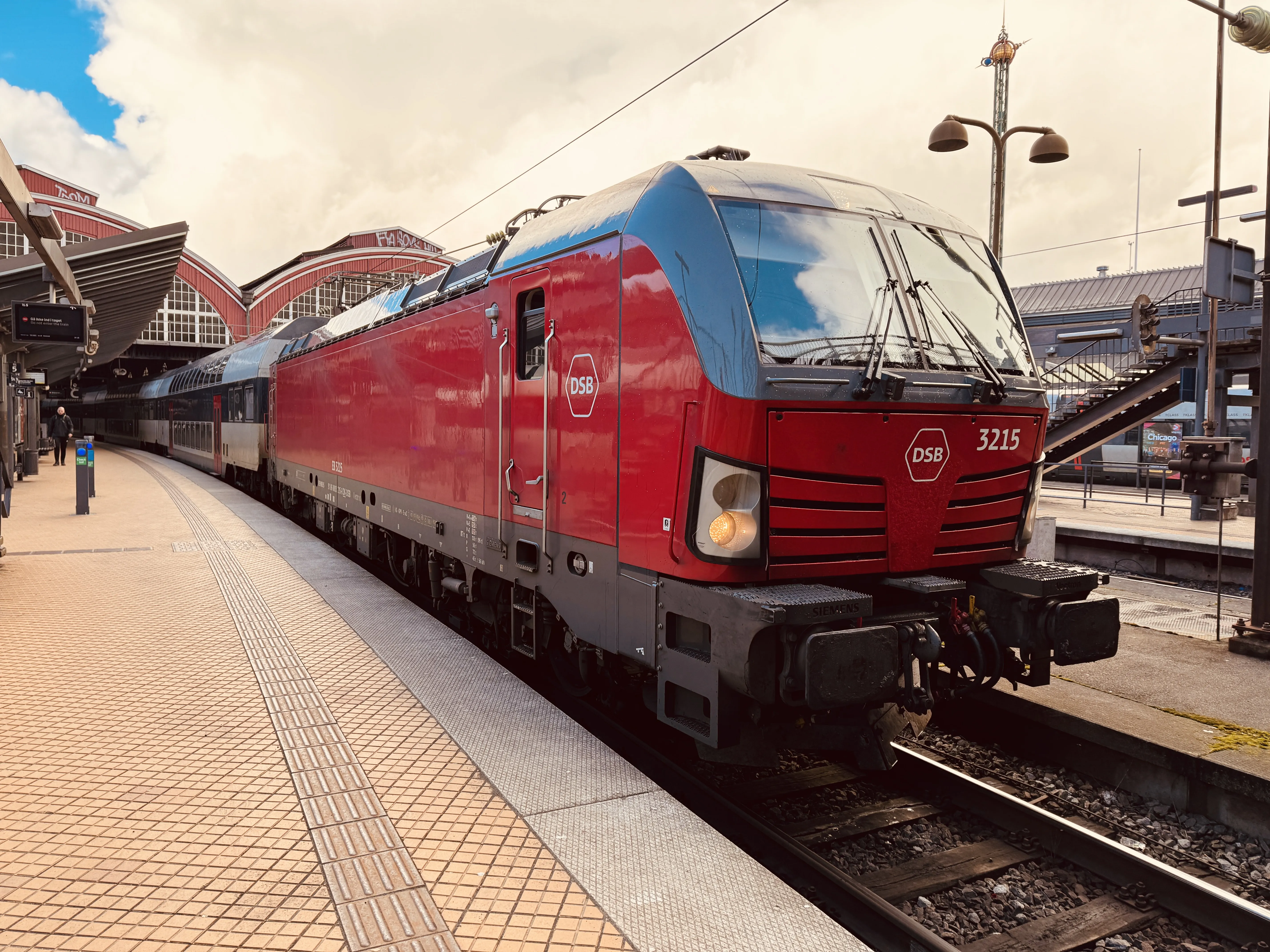 Billede af DSB EB 3215 fotograferet ud for København Hovedbanegård.