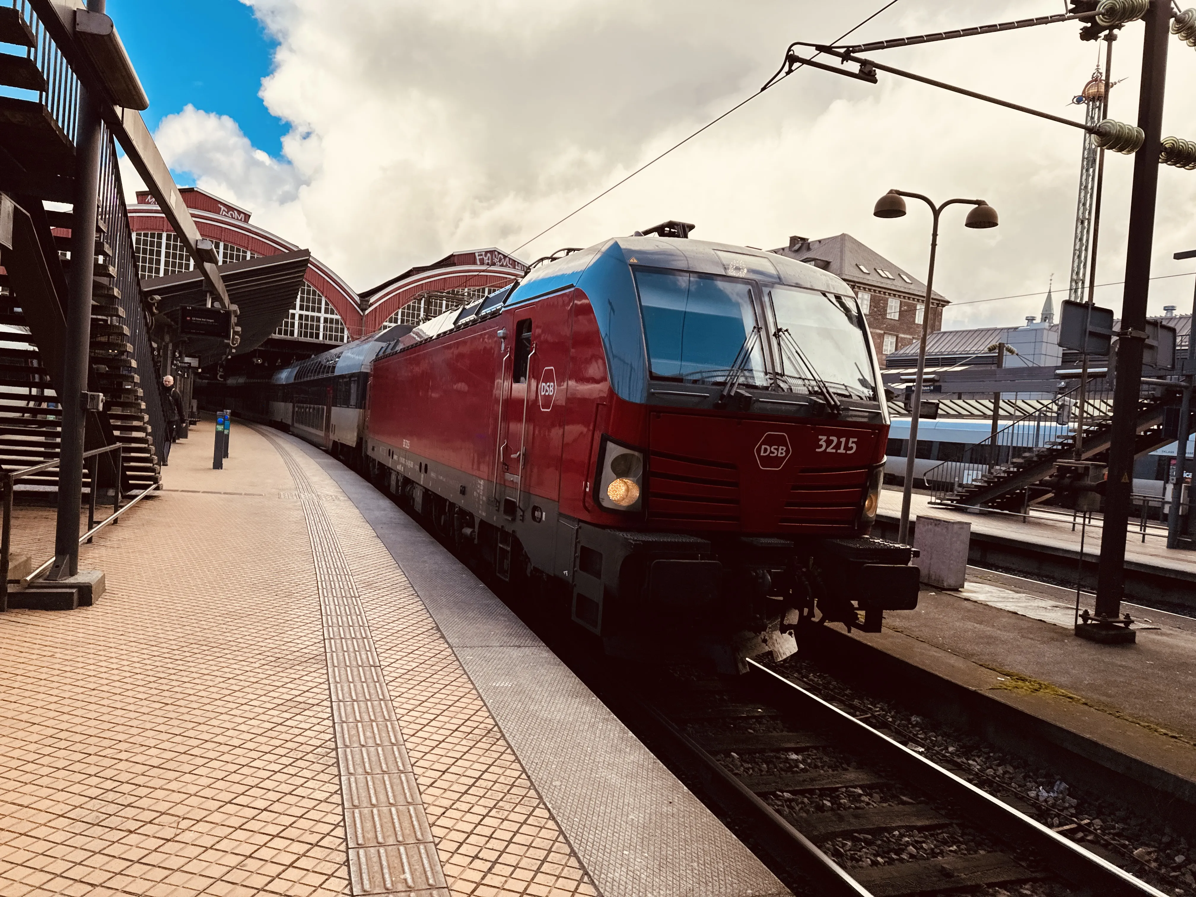 Billede af DSB EB 3215 fotograferet ud for København Hovedbanegård.