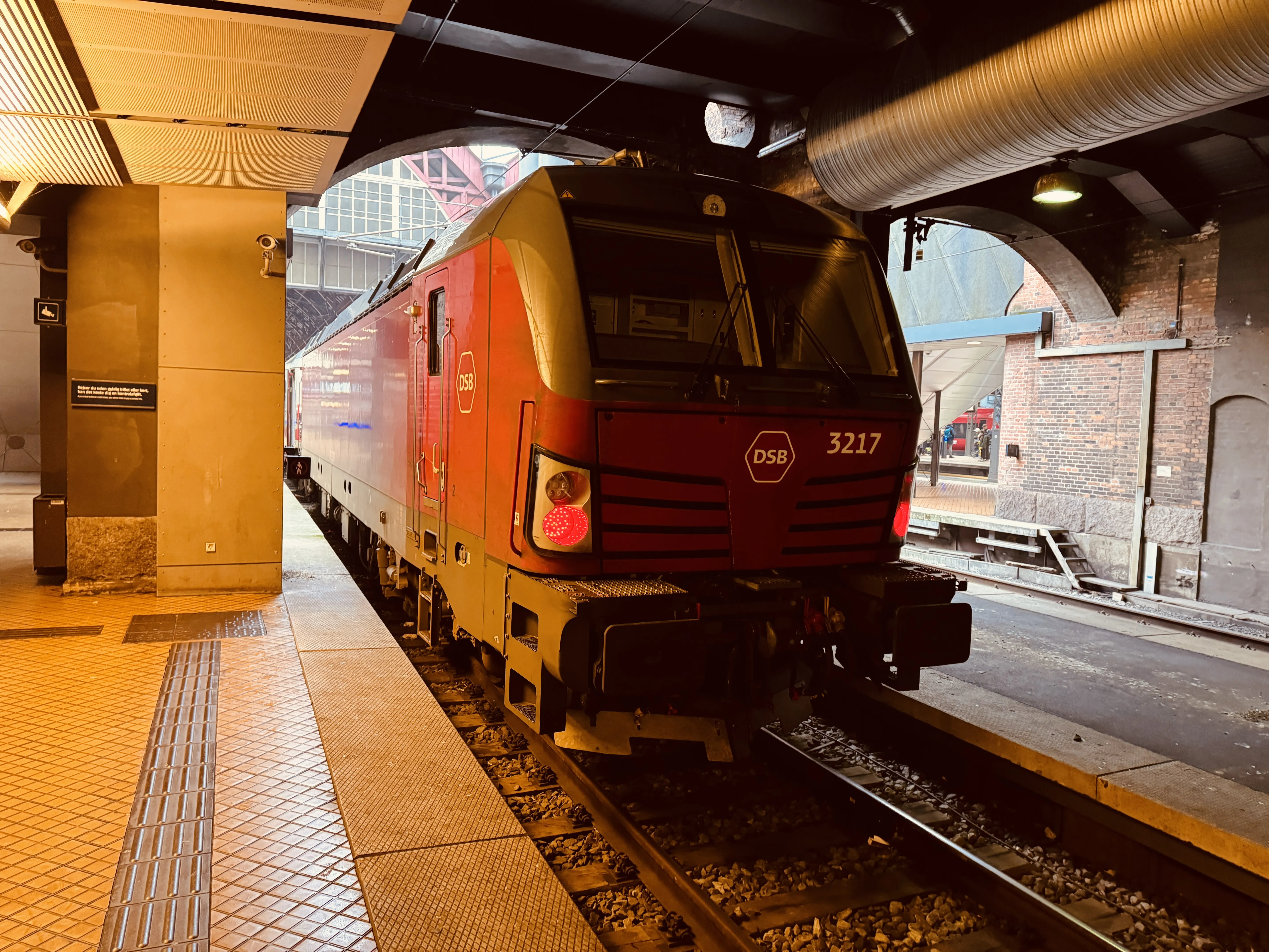 Billede af DSB EB 3217 fotograferet ud for København Hovedbanegård.