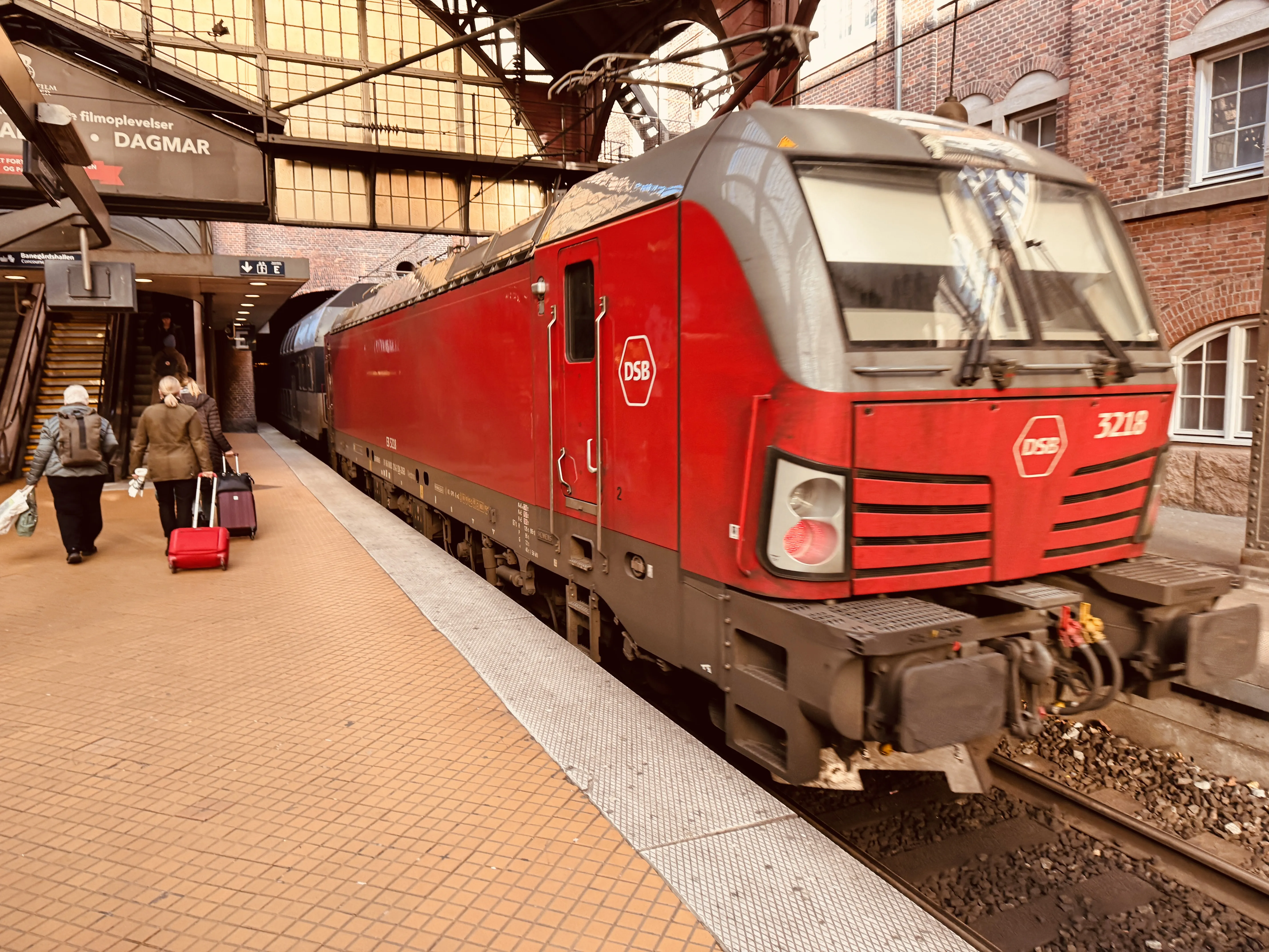 Billede af DSB EB 3218 fotograferet ud for København Hovedbanegård.