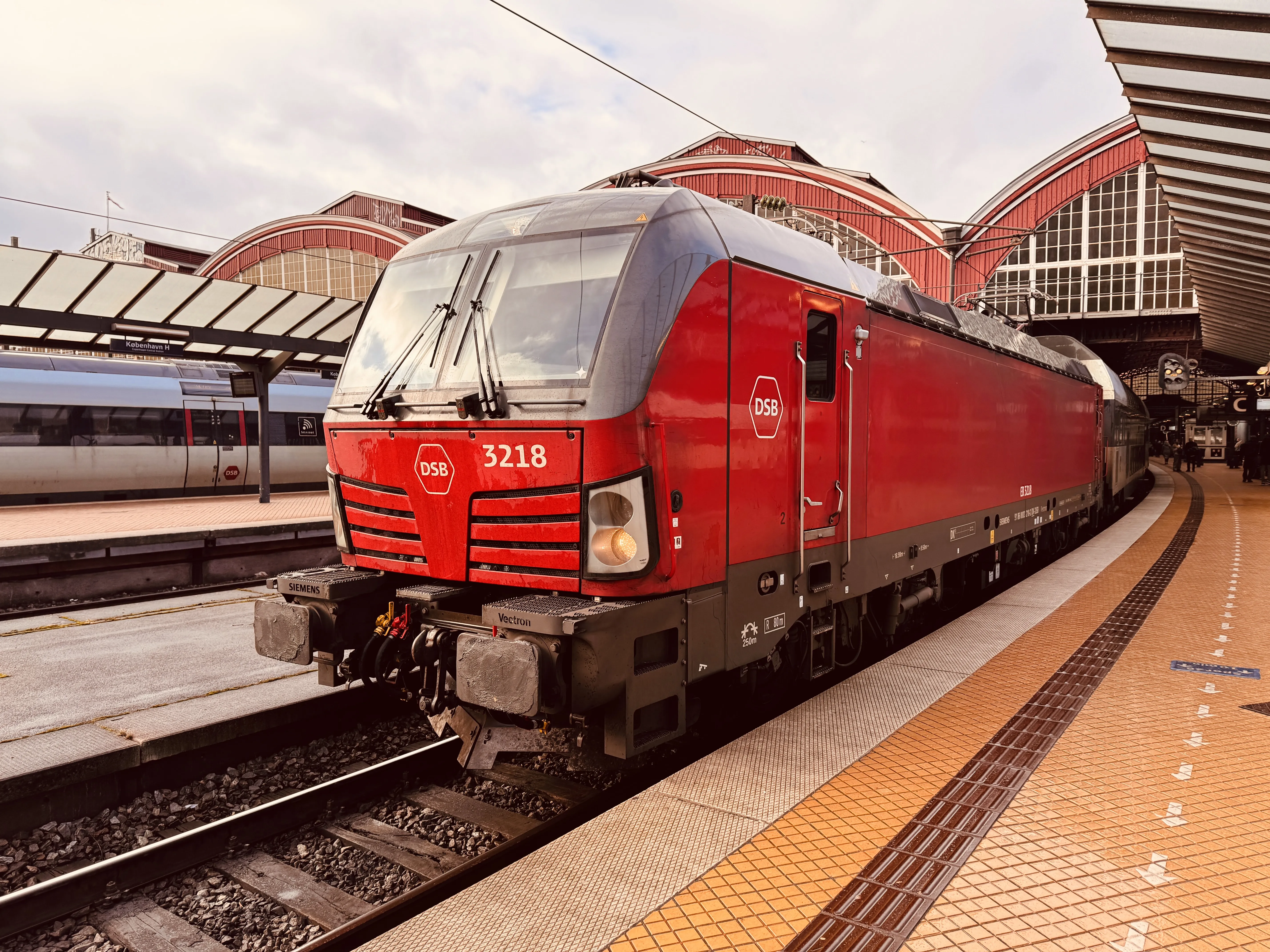 Billede af DSB EB 3218 fotograferet ud for København Hovedbanegård.