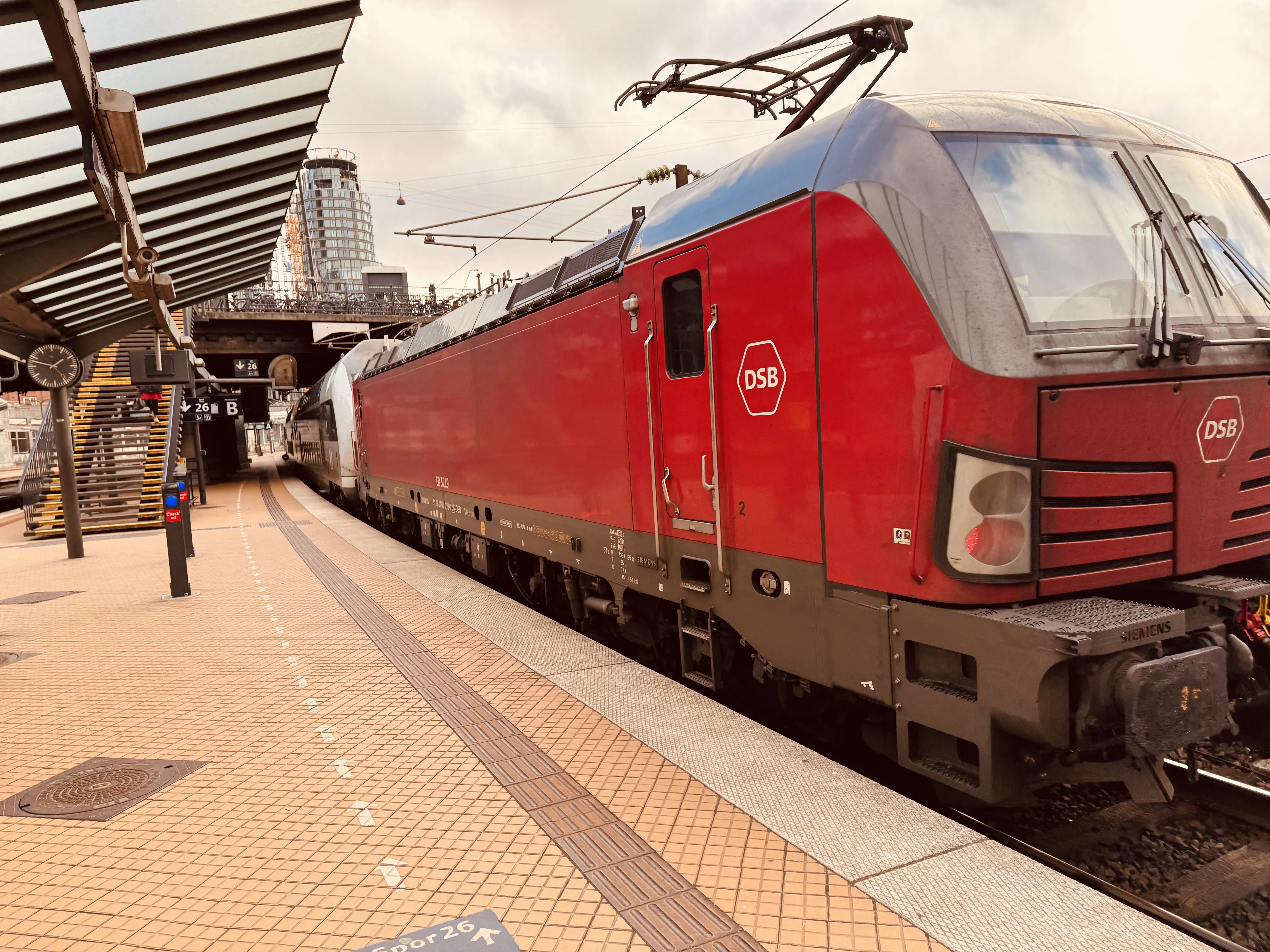 Billede af DSB EB 3219 fotograferet ud for København Hovedbanegård.