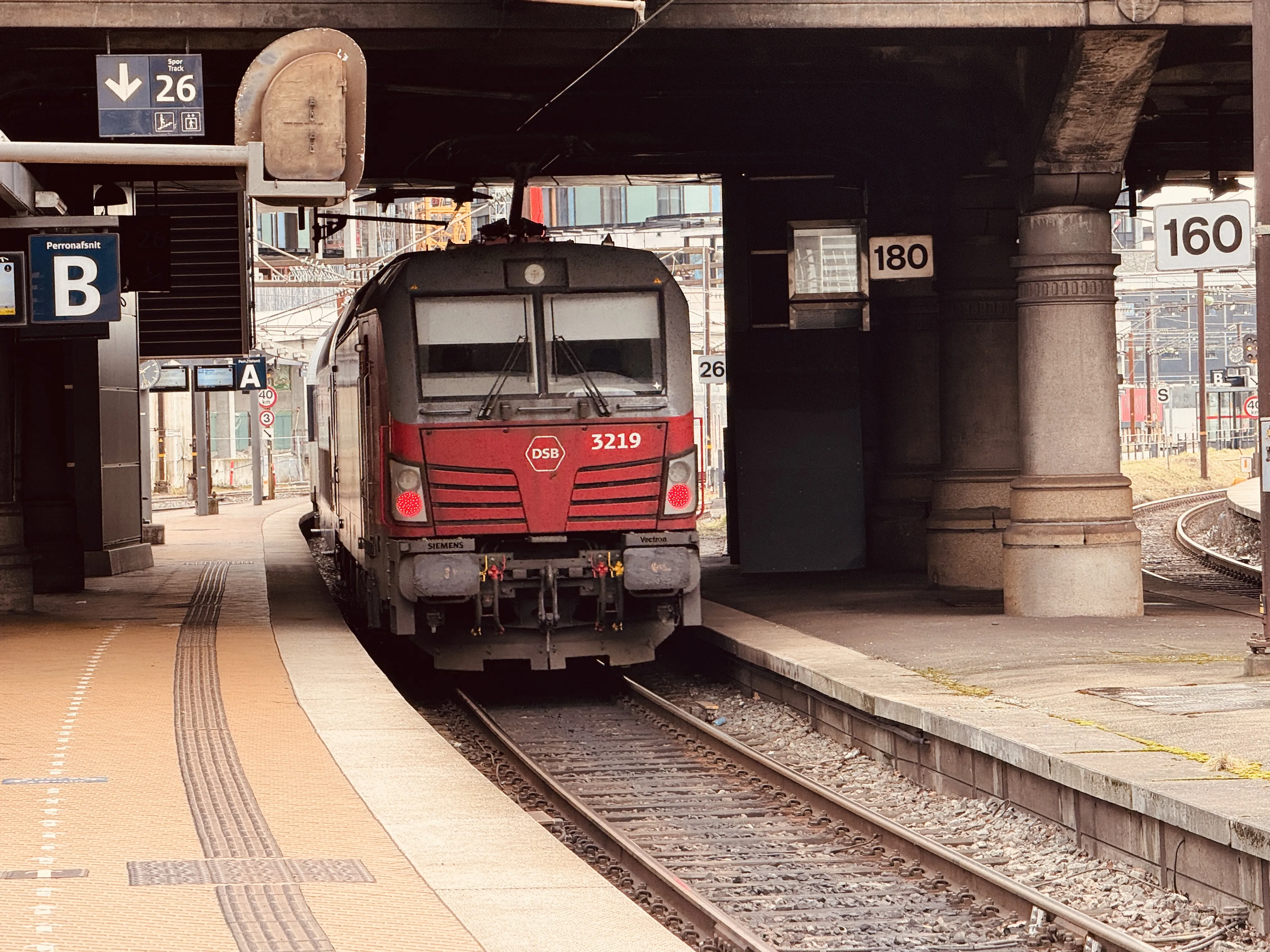 Billede af DSB EB 3219 fotograferet ud for København Hovedbanegård.