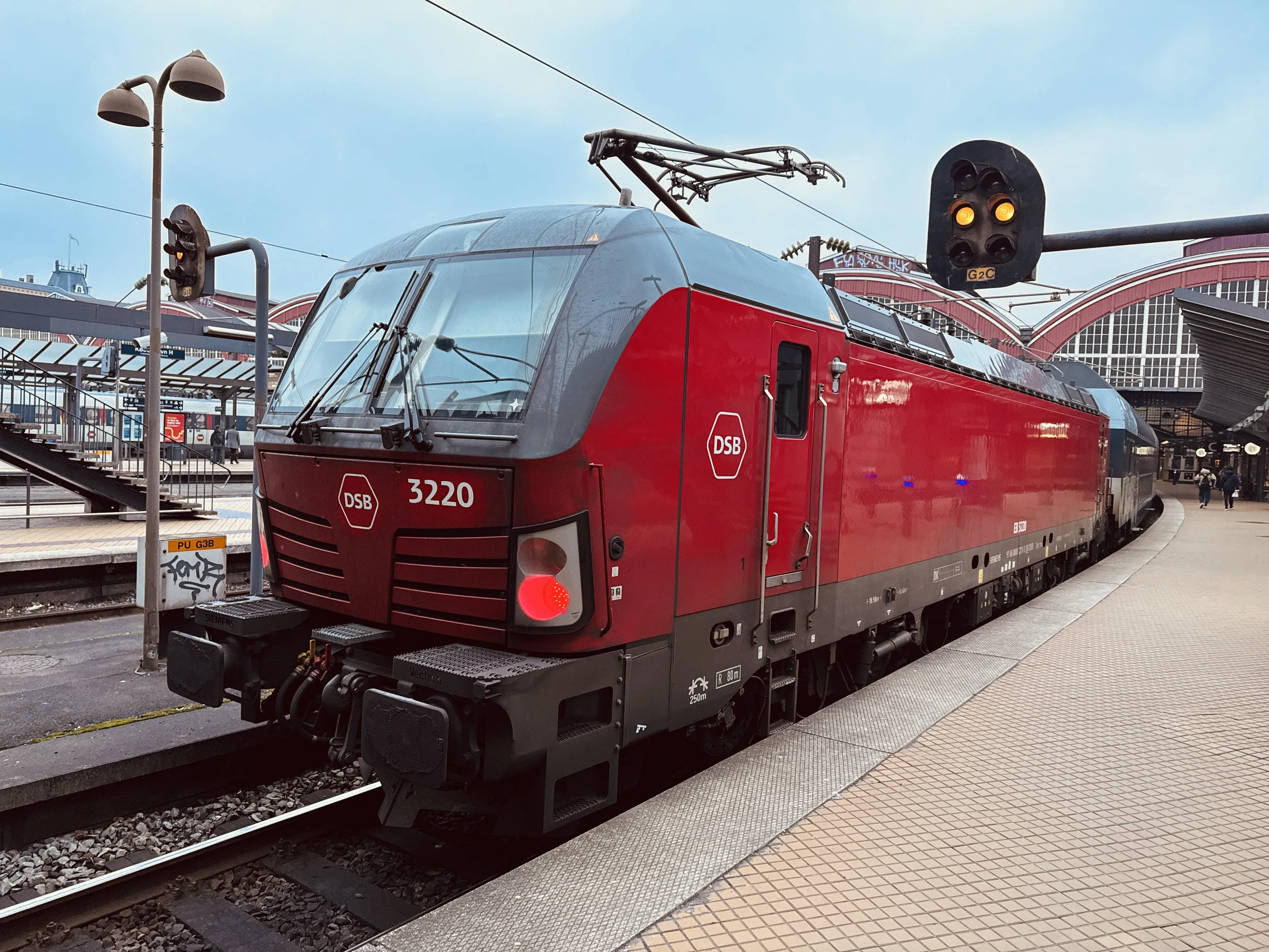 Billede af DSB EB 3220 fotograferet ud for København Hovedbanegård.