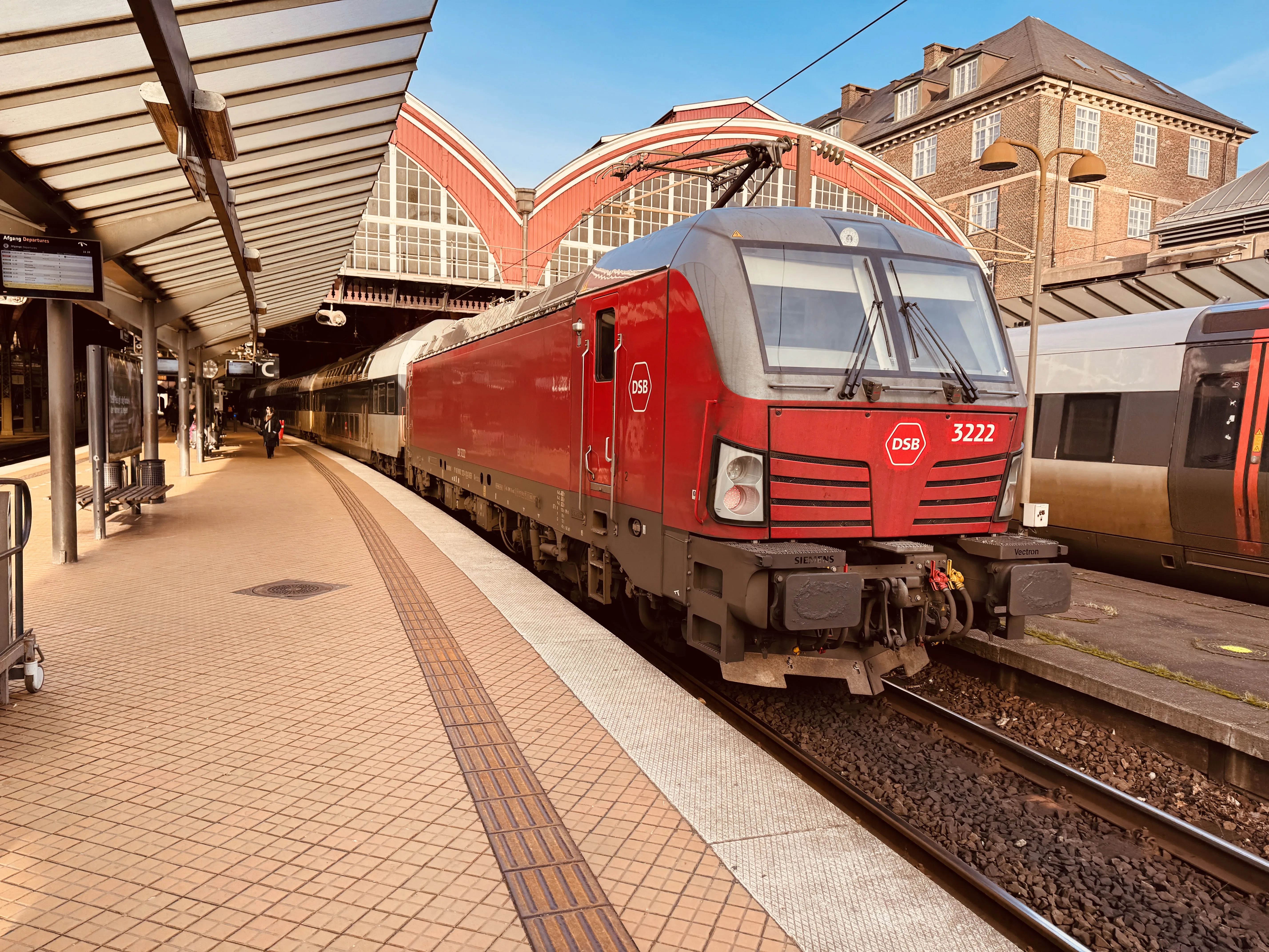 Billede af DSB EB 3222 fotograferet ud for København Hovedbanegård.