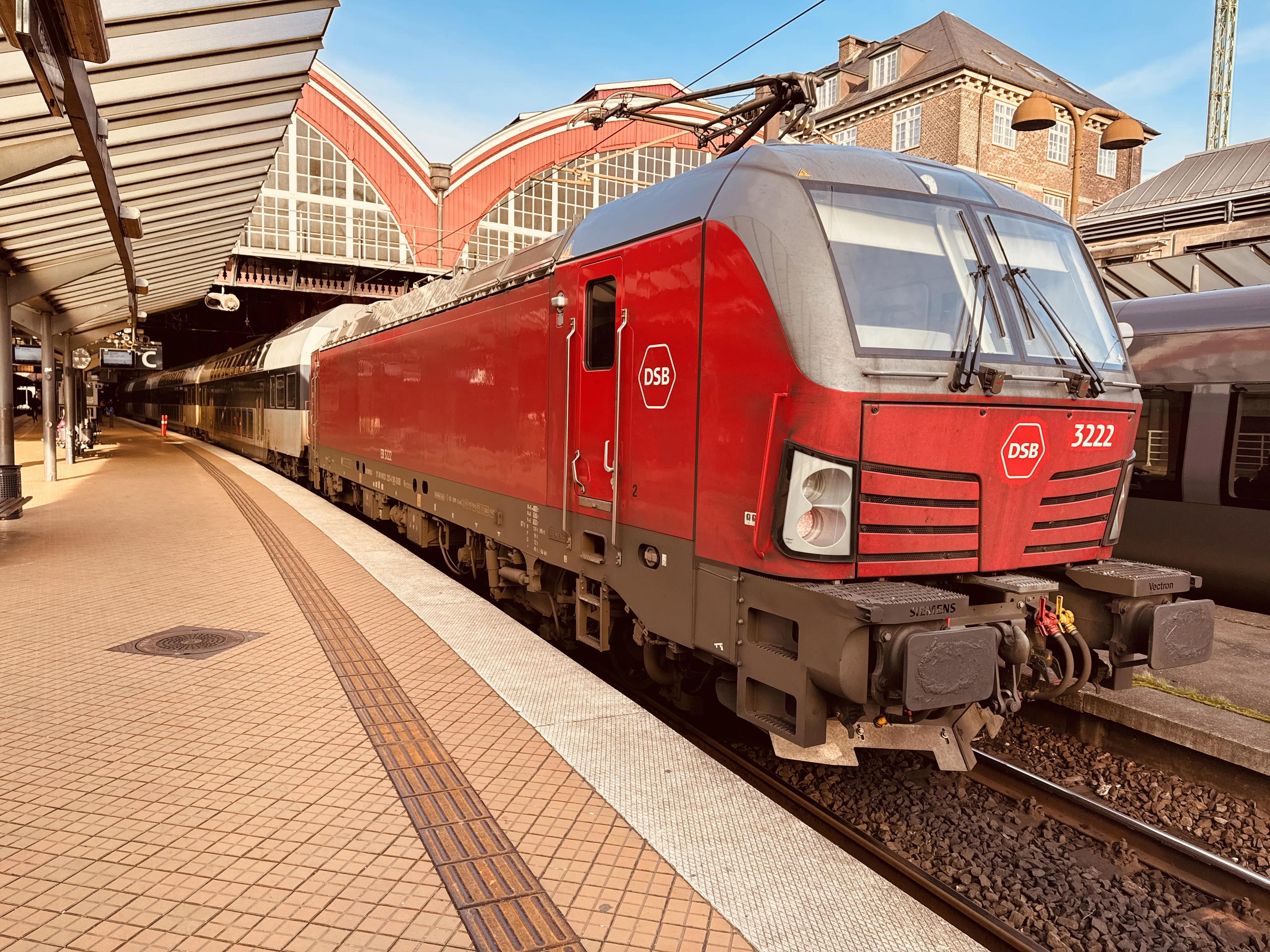 Billede af DSB EB 3222 fotograferet ud for København Hovedbanegård.