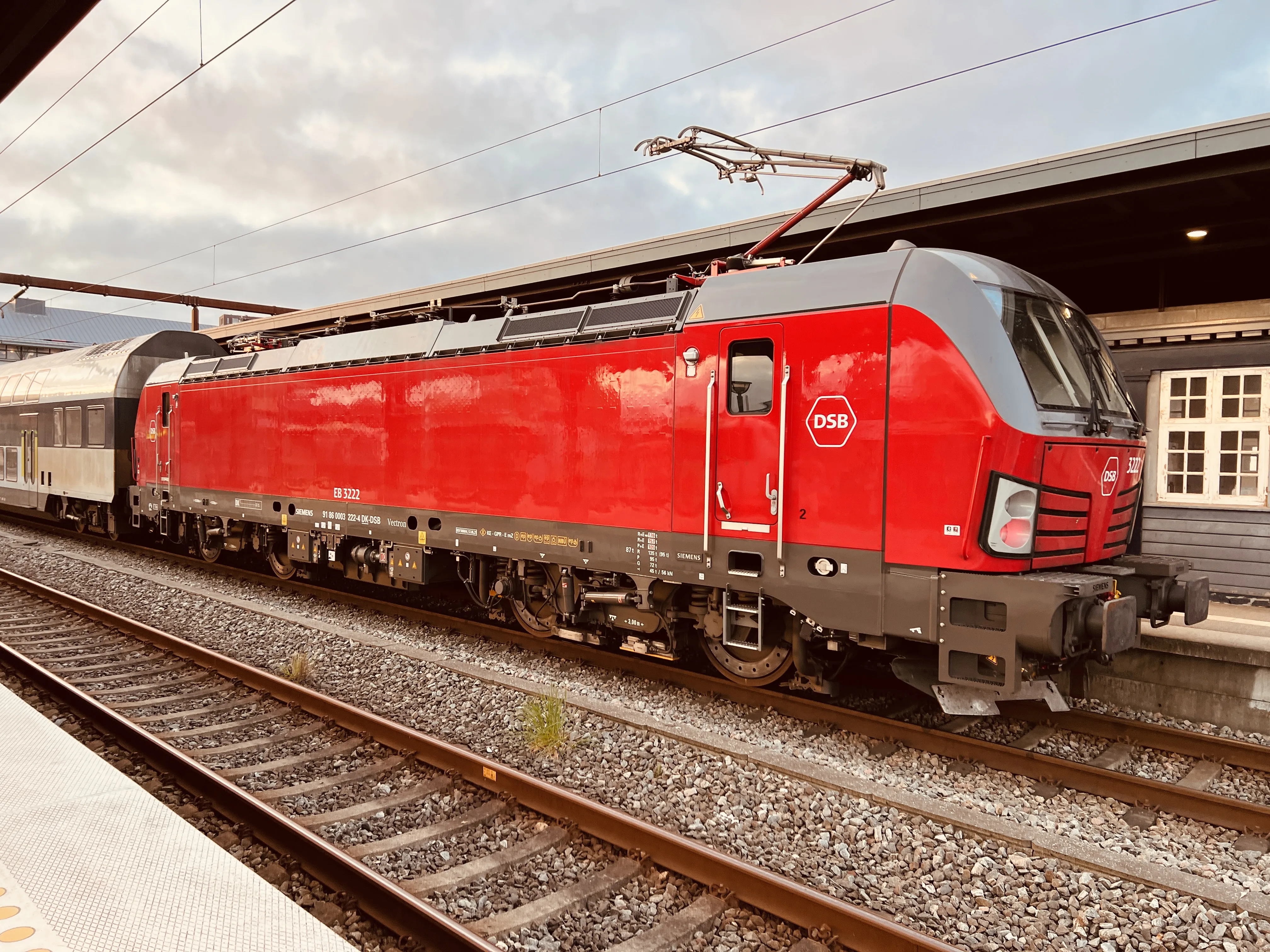 Billede af DSB EB 3222 fotograferet ud for Odense Banegård Center.