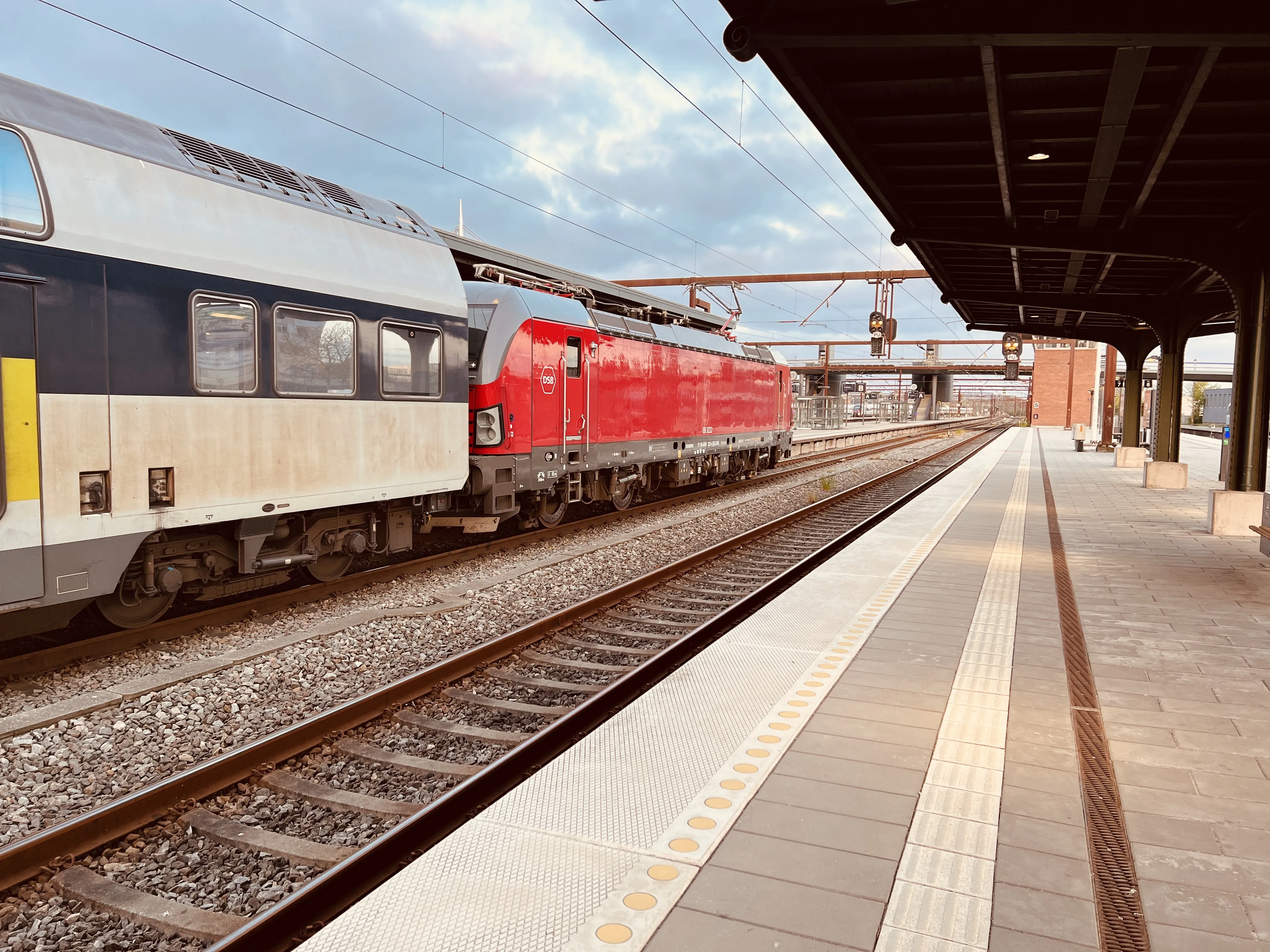 Billede af DSB EB 3222 fotograferet ud for Odense Banegård Center.