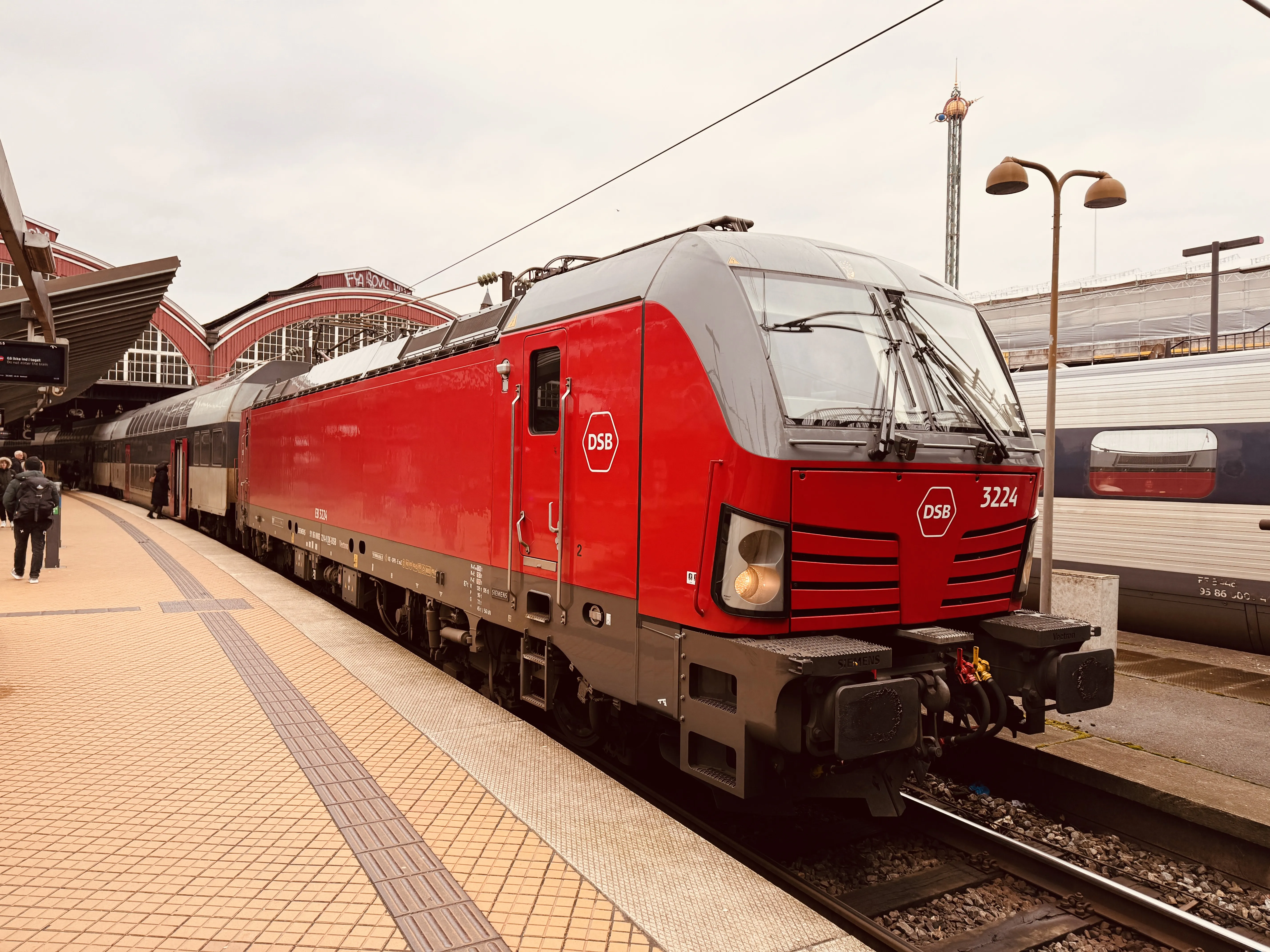 Billede af DSB EB 3224 fotograferet ud for København Hovedbanegård.