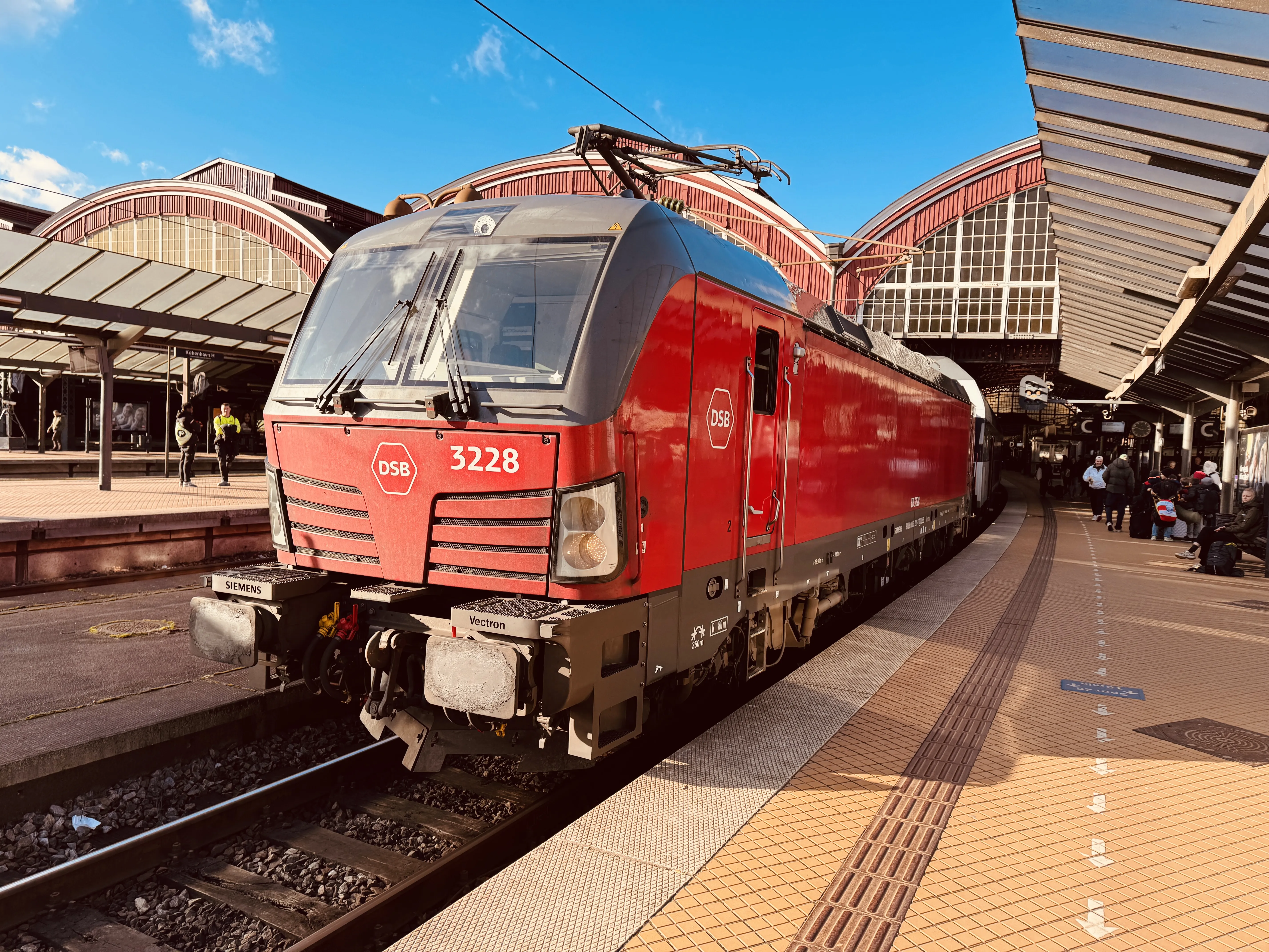 Billede af DSB EB 3228 fotograferet ud for København Hovedbanegård.